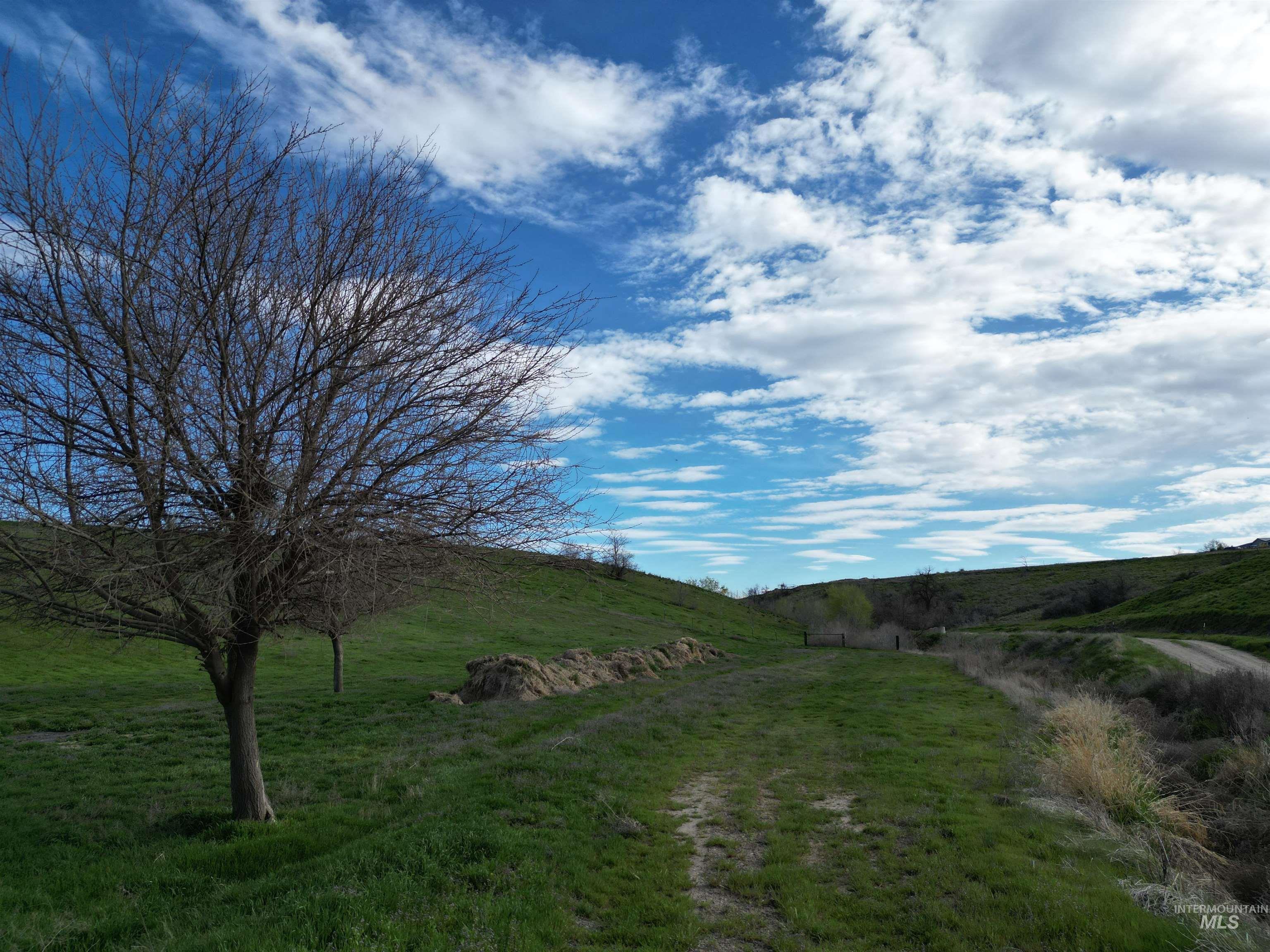 17.9ac TBD Mathews Rd, Parma, Idaho 83660, Land For Sale, Price $450,000,MLS 98981086