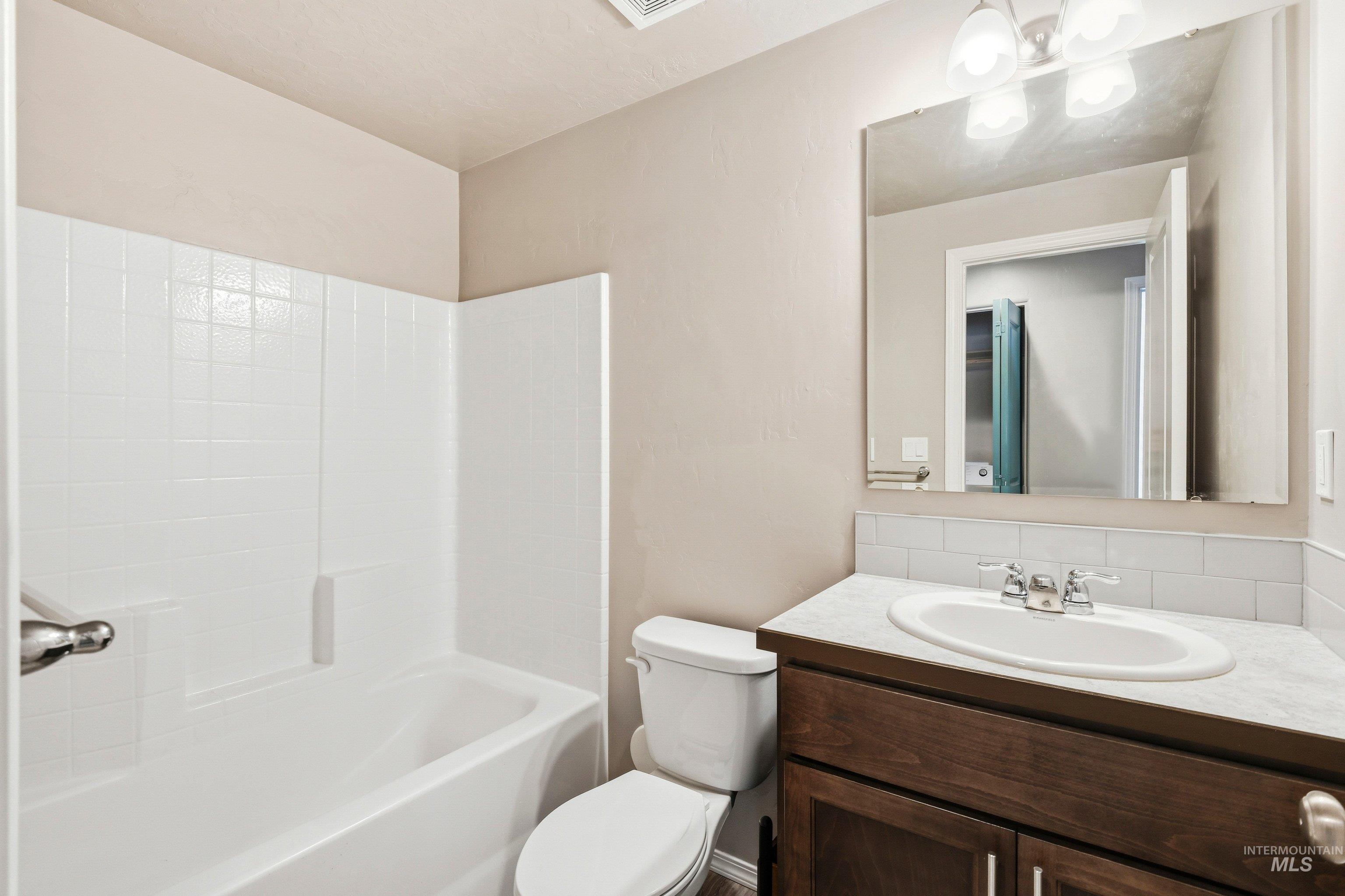 11359 Queensland Dr., Caldwell, Idaho 83605, 3 Bedrooms, 2 Bathrooms, Residential For Sale, Price $345,000, 98981088