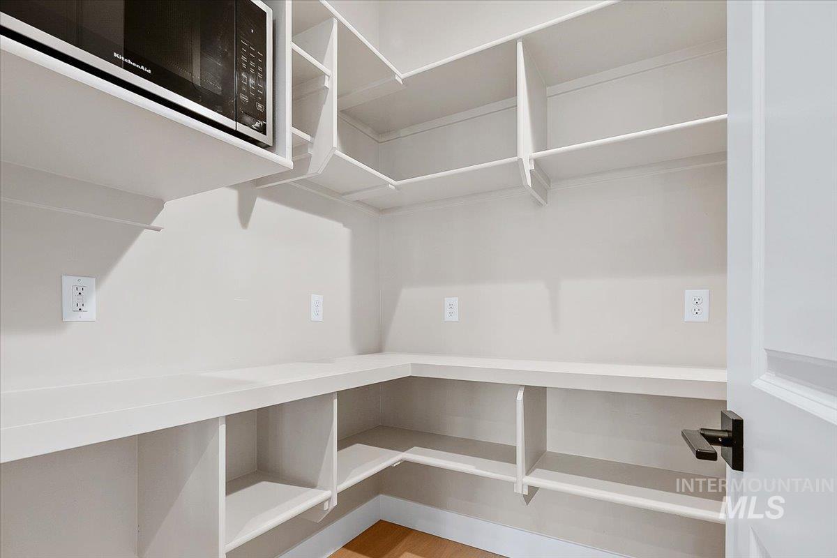 6500 W Flathead Lake St., Eagle, Idaho 83616, 5 Bedrooms, 4 Bathrooms, Residential For Sale, Price $1,050,000, 98981091