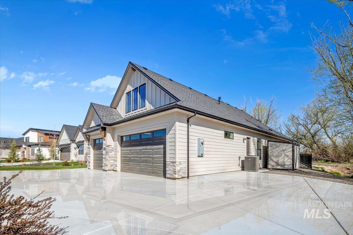 6500 W Flathead Lake St., Eagle, Idaho 83616, 5 Bedrooms, 4 Bathrooms, Residential For Sale, Price $1,050,000, 98981091