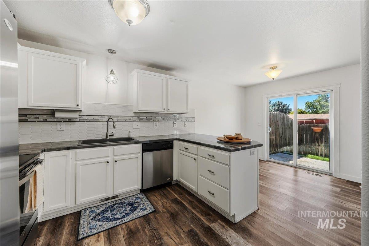 3203 S Capistrano Ave, Boise, Idaho 83705, 2 Bedrooms, 2.5 Bathrooms, Residential For Sale, Price $397,000, 98981093