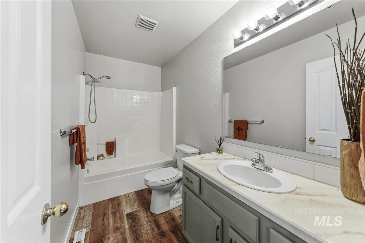 3203 S Capistrano Ave, Boise, Idaho 83705, 2 Bedrooms, 2.5 Bathrooms, Residential For Sale, Price $397,000, 98981093
