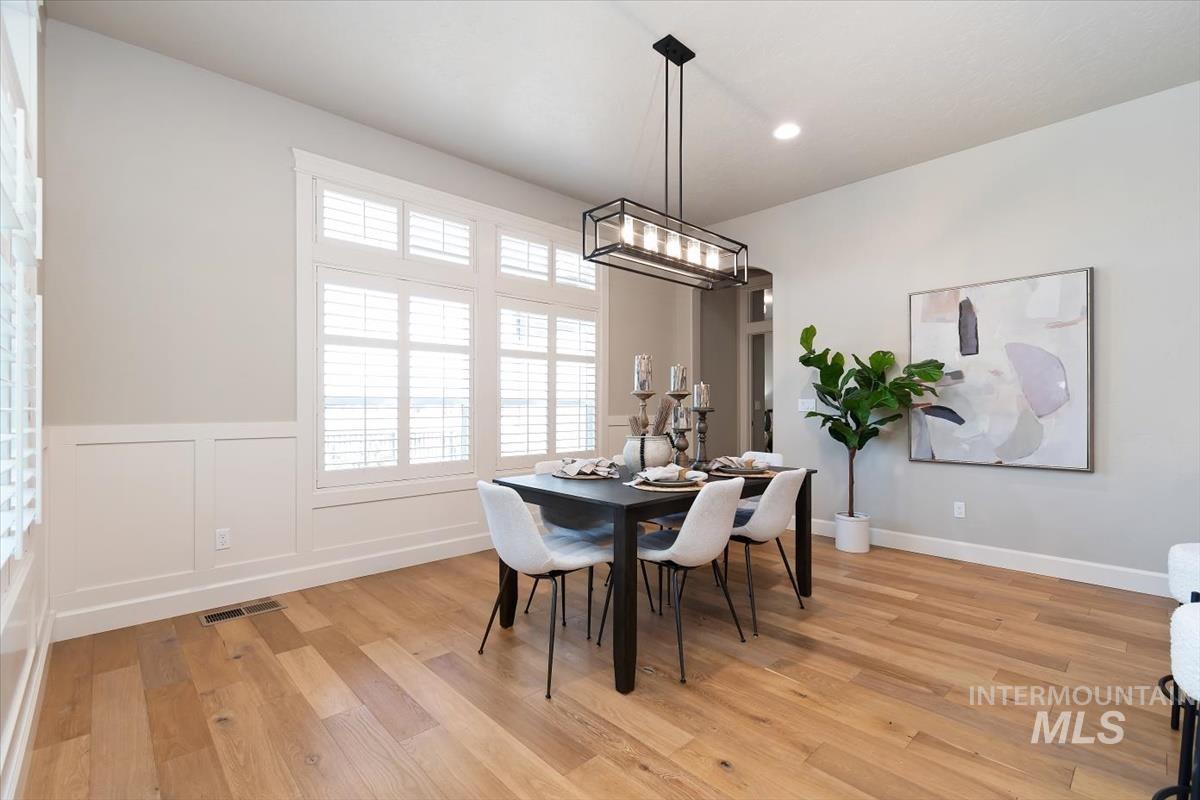 2039 N Finsbury Way, Star, Idaho 83669, 4 Bedrooms, 3.5 Bathrooms, Residential For Sale, Price $948,000, 98981094