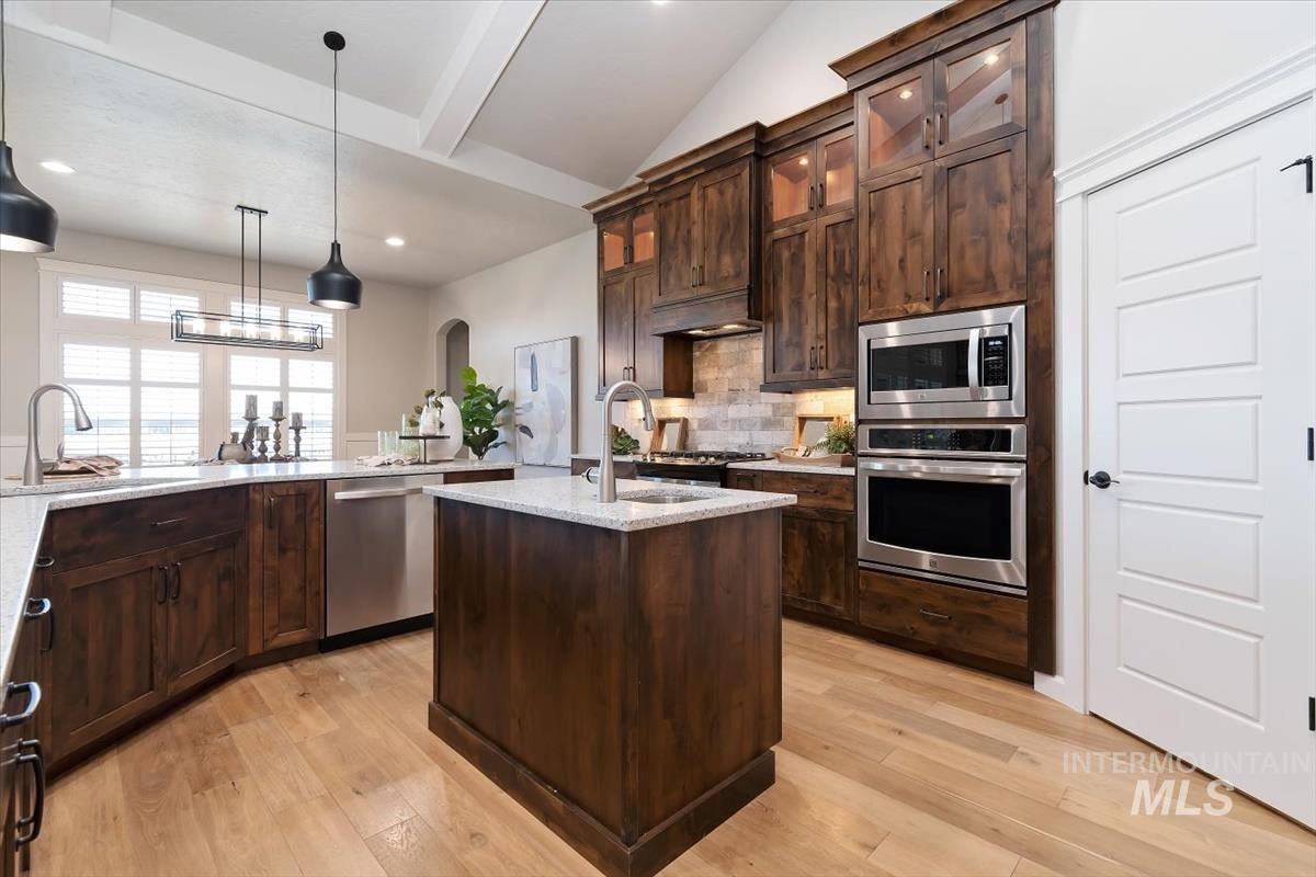 2039 N Finsbury Way, Star, Idaho 83669, 4 Bedrooms, 3.5 Bathrooms, Residential For Sale, Price $948,000, 98981094