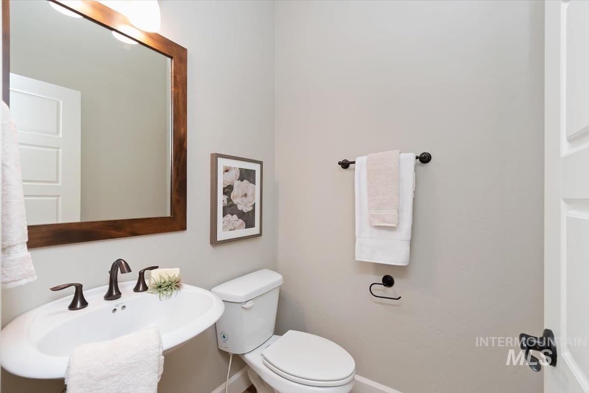 2039 N Finsbury Way, Star, Idaho 83669, 4 Bedrooms, 3.5 Bathrooms, Residential For Sale, Price $948,000, 98981094