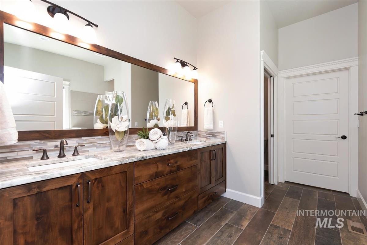 2039 N Finsbury Way, Star, Idaho 83669, 4 Bedrooms, 3.5 Bathrooms, Residential For Sale, Price $948,000, 98981094