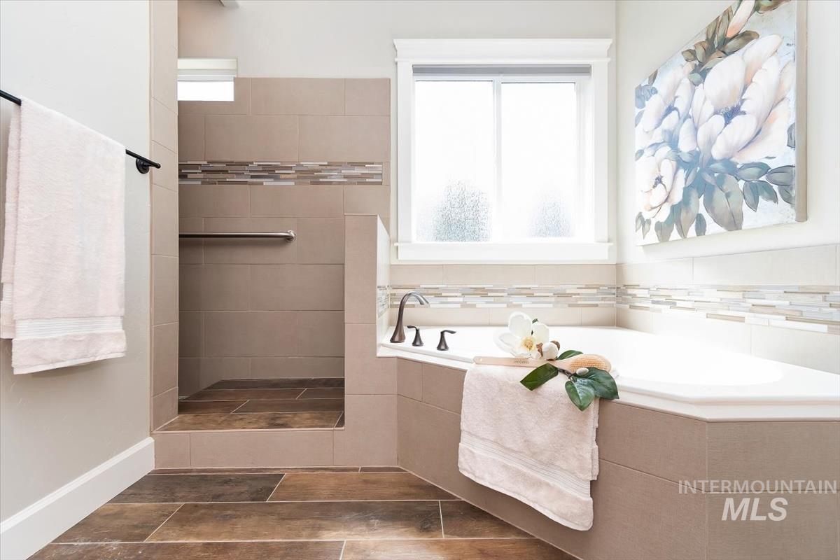 2039 N Finsbury Way, Star, Idaho 83669, 4 Bedrooms, 3.5 Bathrooms, Residential For Sale, Price $948,000, 98981094