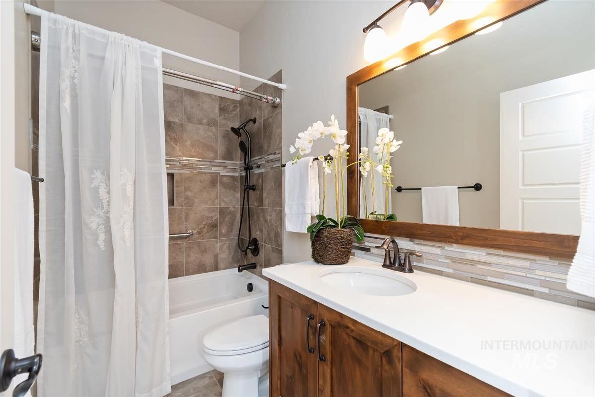 2039 N Finsbury Way, Star, Idaho 83669, 4 Bedrooms, 3.5 Bathrooms, Residential For Sale, Price $948,000, 98981094