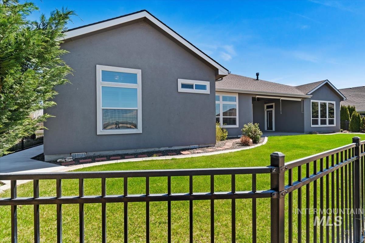 2039 N Finsbury Way, Star, Idaho 83669, 4 Bedrooms, 3.5 Bathrooms, Residential For Sale, Price $948,000, 98981094