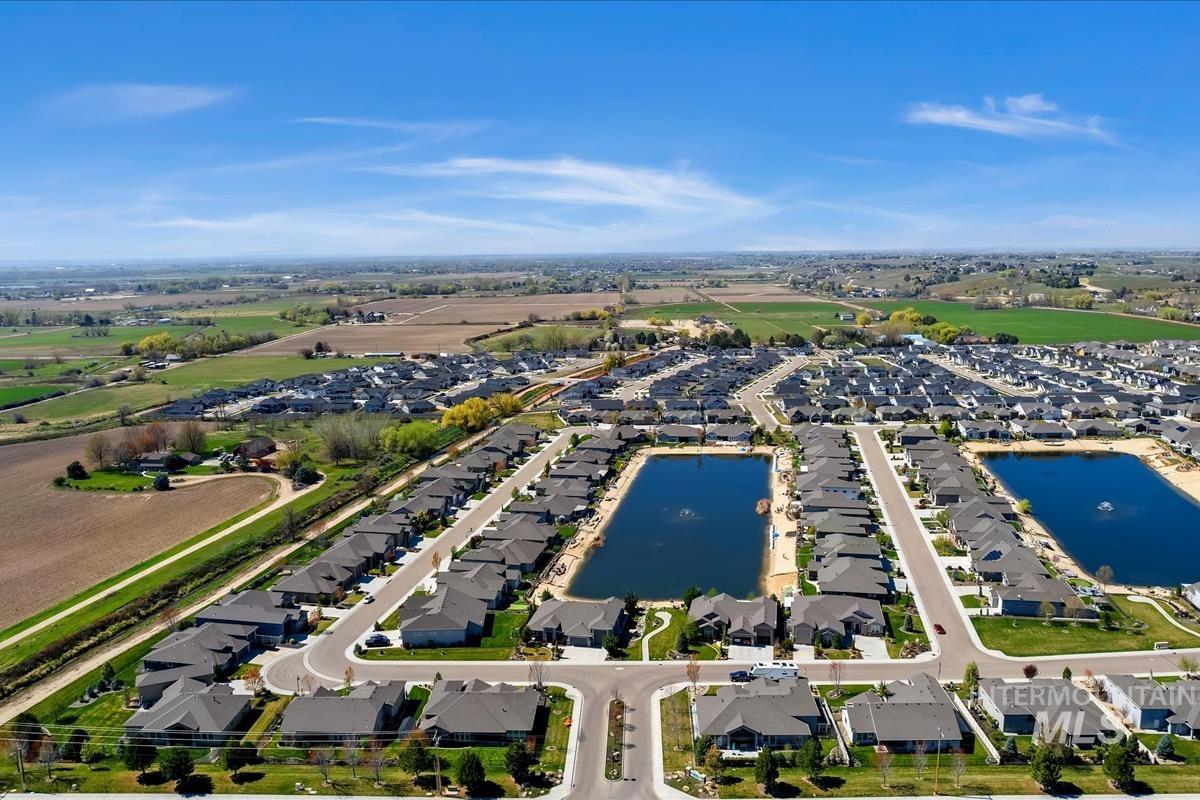 2039 N Finsbury Way, Star, Idaho 83669, 4 Bedrooms, 3.5 Bathrooms, Residential For Sale, Price $948,000, 98981094