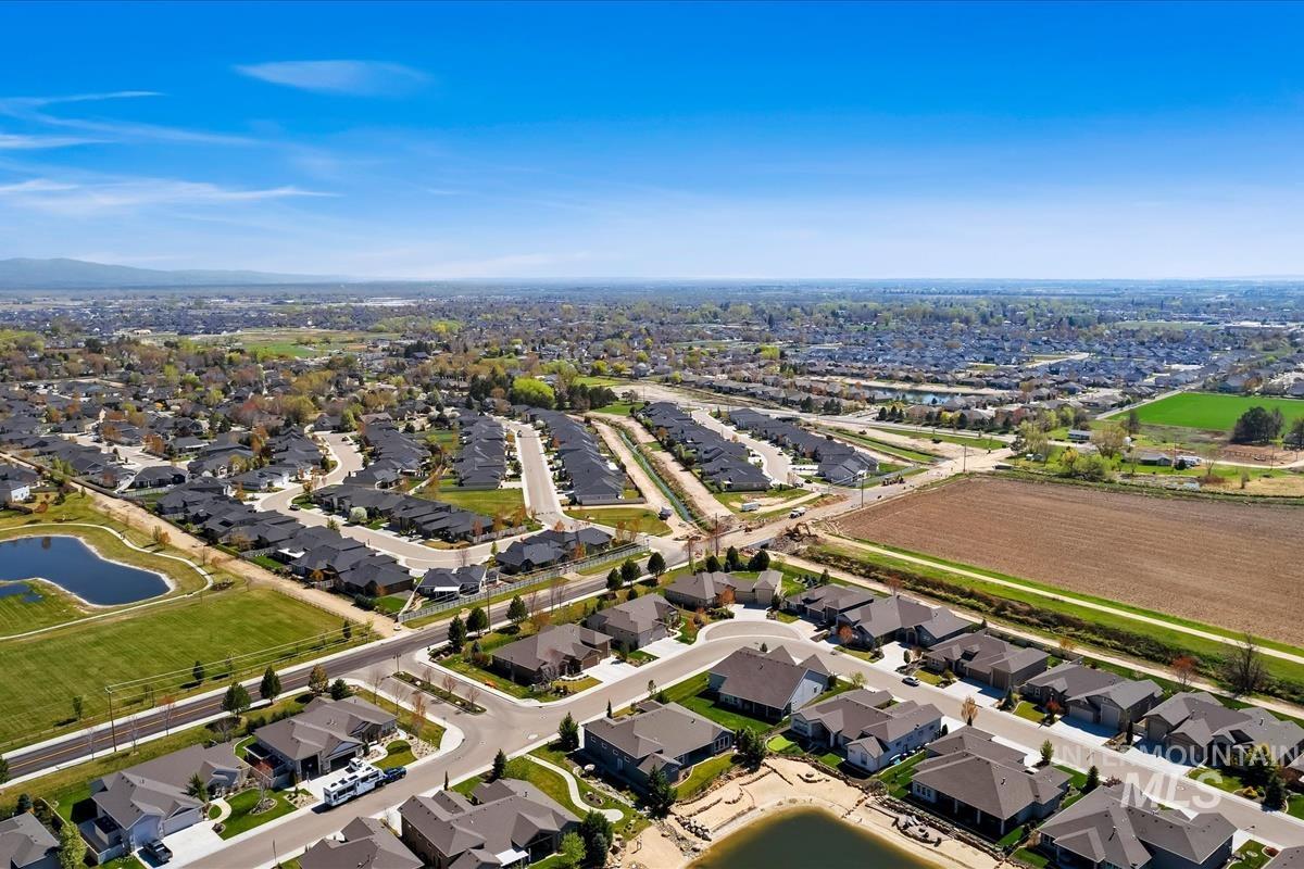 2039 N Finsbury Way, Star, Idaho 83669, 4 Bedrooms, 3.5 Bathrooms, Residential For Sale, Price $948,000, 98981094