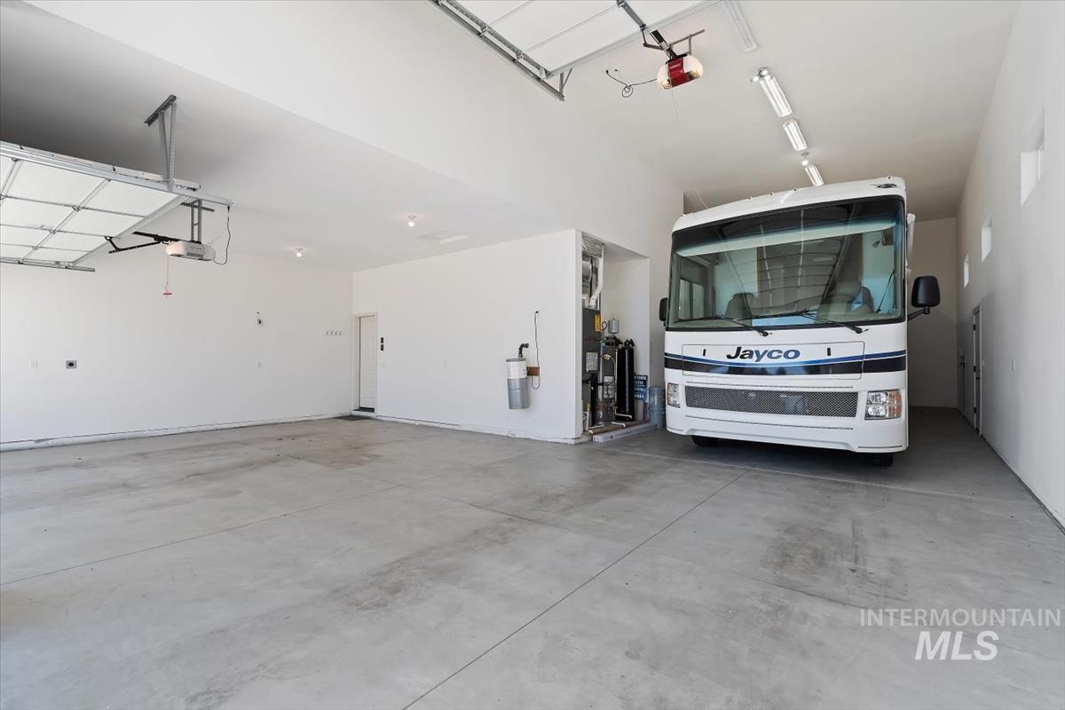 2039 N Finsbury Way, Star, Idaho 83669, 4 Bedrooms, 3.5 Bathrooms, Residential For Sale, Price $948,000, 98981094