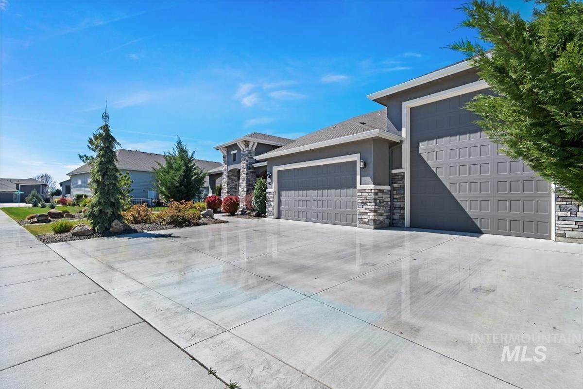 2039 N Finsbury Way, Star, Idaho 83669, 4 Bedrooms, 3.5 Bathrooms, Residential For Sale, Price $948,000, 98981094