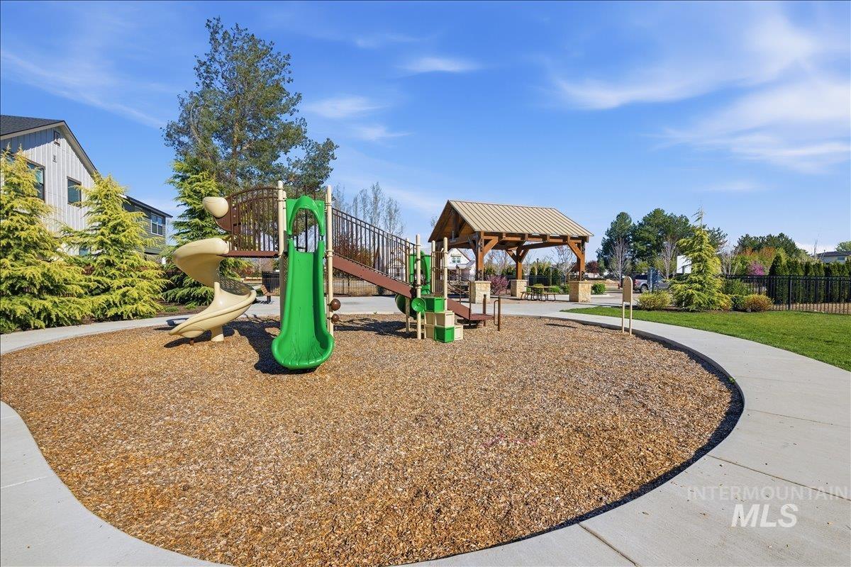 3855 W Spring House Ln, Eagle, Idaho 83616, 3 Bedrooms, 2.5 Bathrooms, Residential For Sale, Price $536,900, 98981095