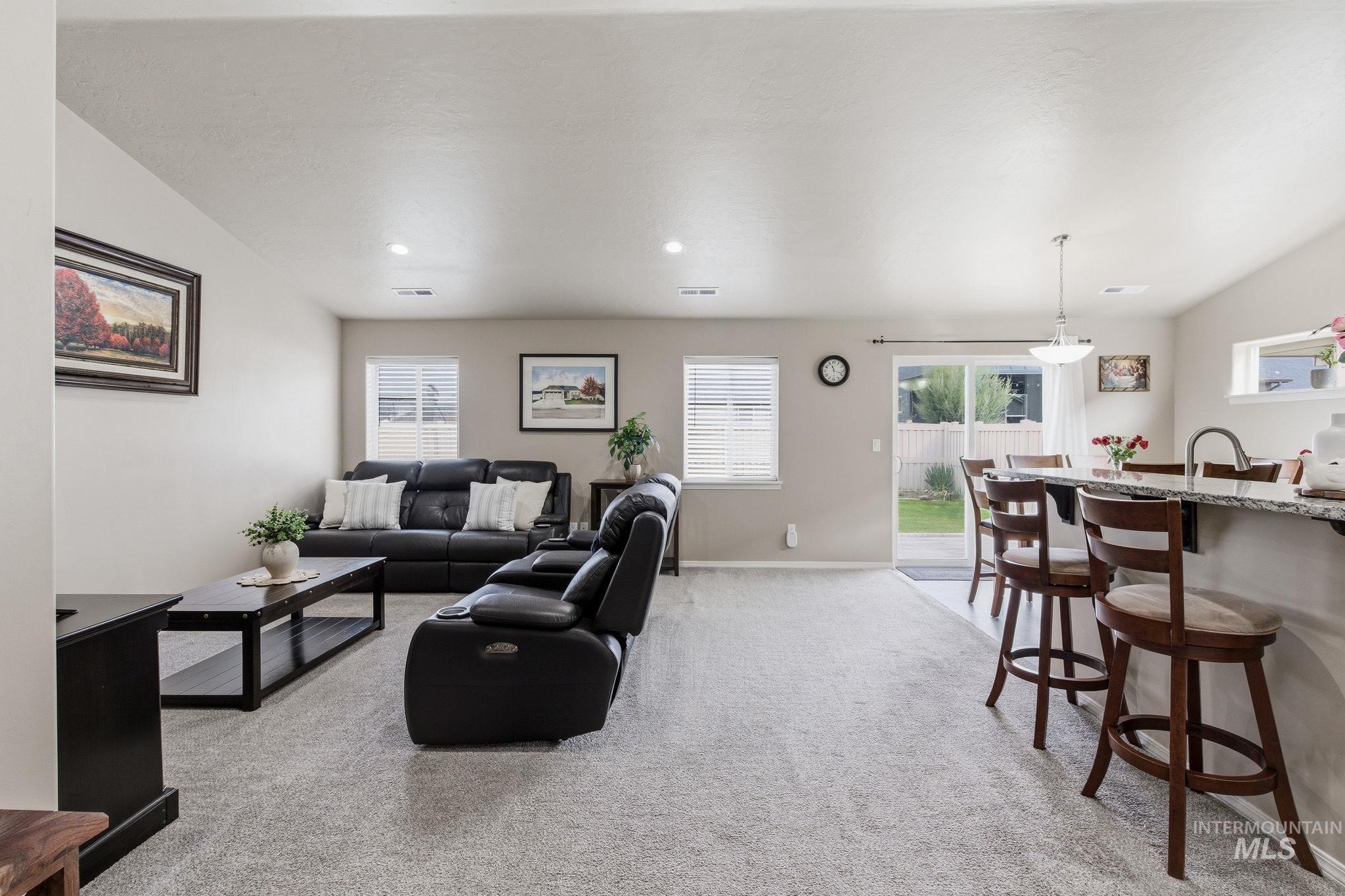 612 Diamond Lake St, Middleton, Idaho 83644, 3 Bedrooms, 2 Bathrooms, Residential For Sale, Price $384,999, 98981101