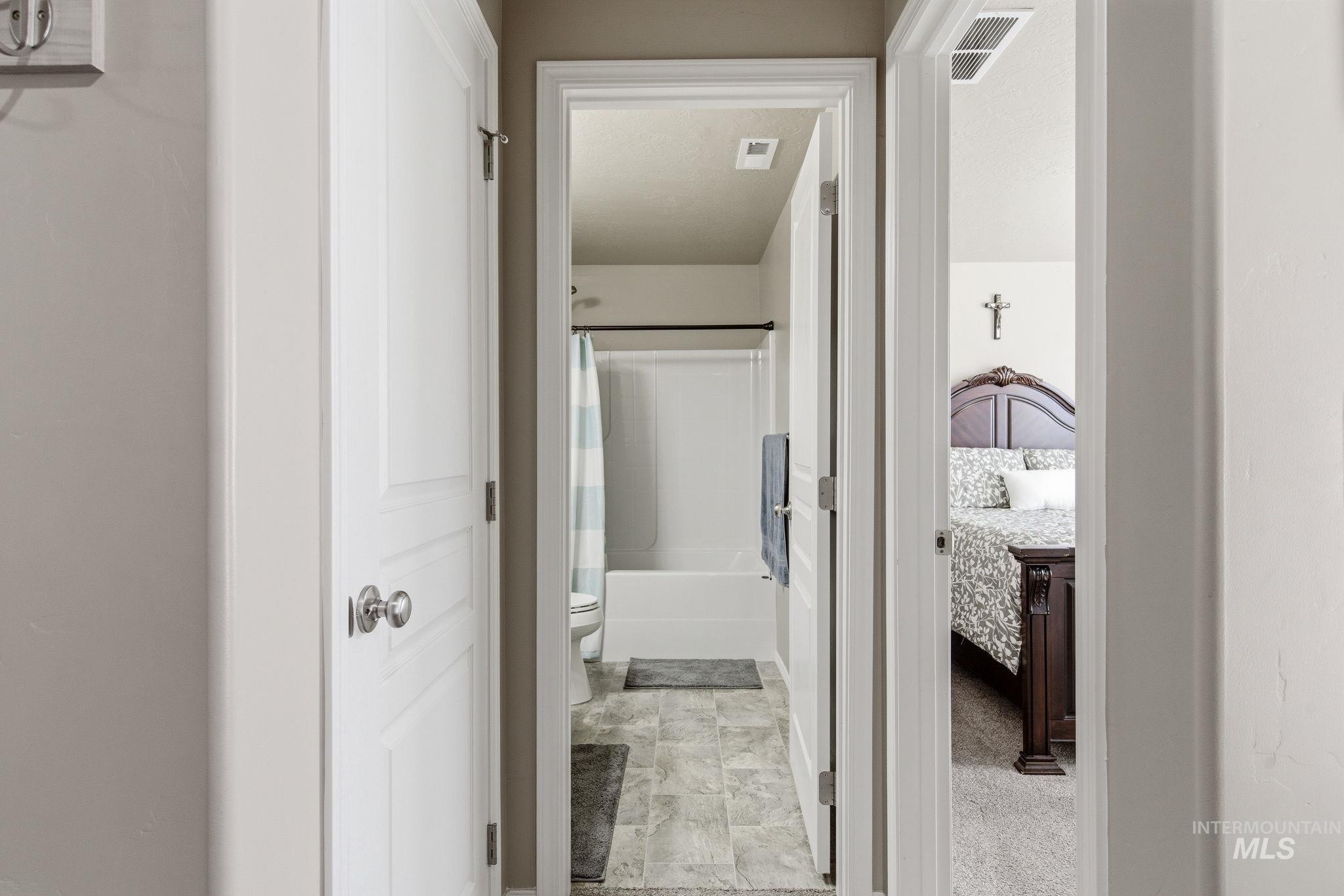 612 Diamond Lake St, Middleton, Idaho 83644, 3 Bedrooms, 2 Bathrooms, Residential For Sale, Price $384,999, 98981101