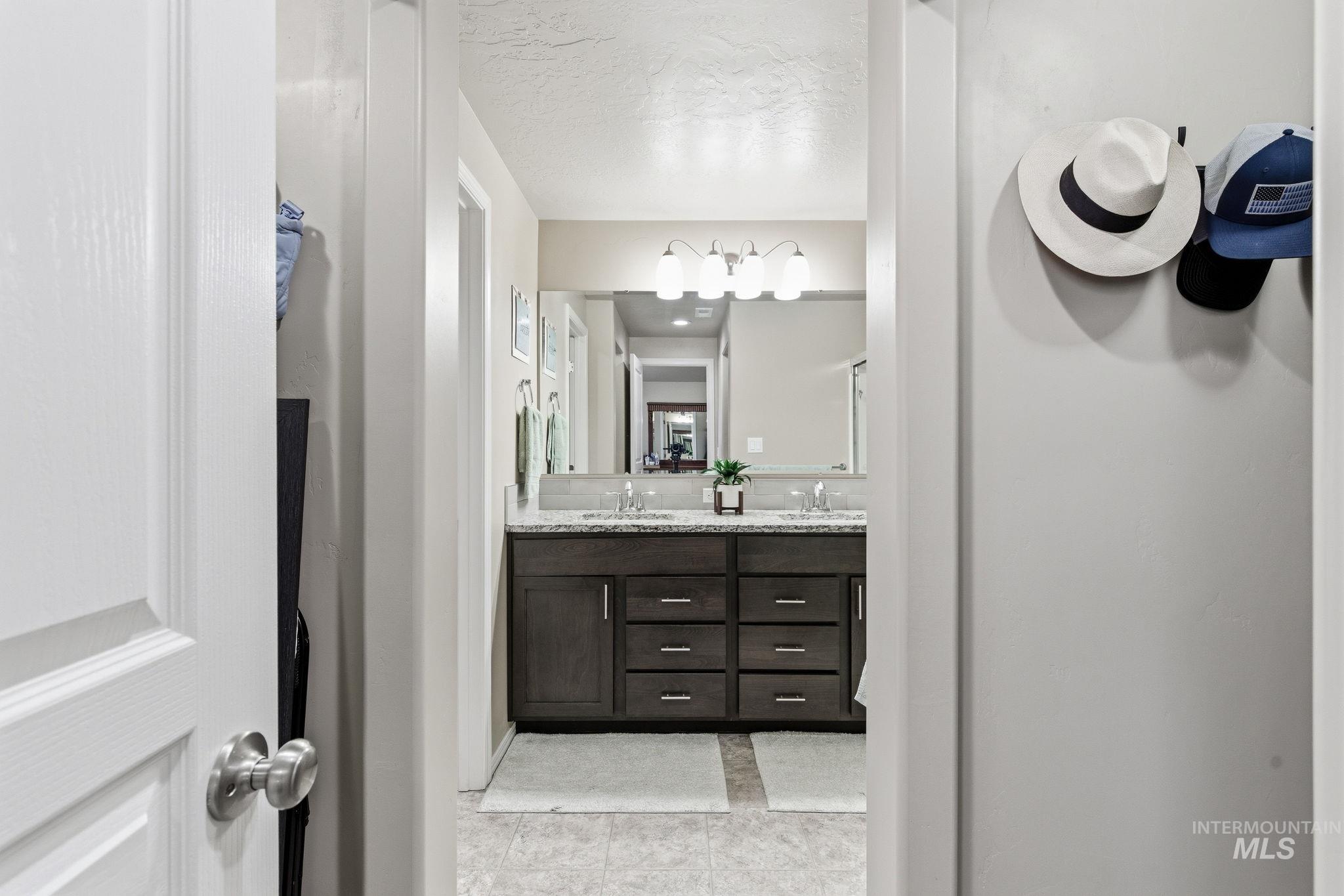 612 Diamond Lake St, Middleton, Idaho 83644, 3 Bedrooms, 2 Bathrooms, Residential For Sale, Price $384,999, 98981101