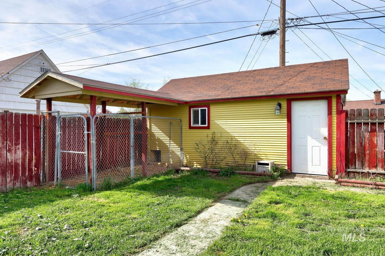 1010 Everett St, Caldwell, Idaho 83605-4169, 3 Bedrooms, 2 Bathrooms, Residential For Sale, Price $340,000, 98981102