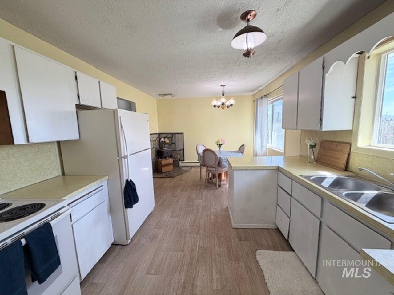 300 W 550 A South, Rupert, Idaho 83350-0000, 3 Bedrooms, 2 Bathrooms, Residential For Sale, Price $340,000, 98981103