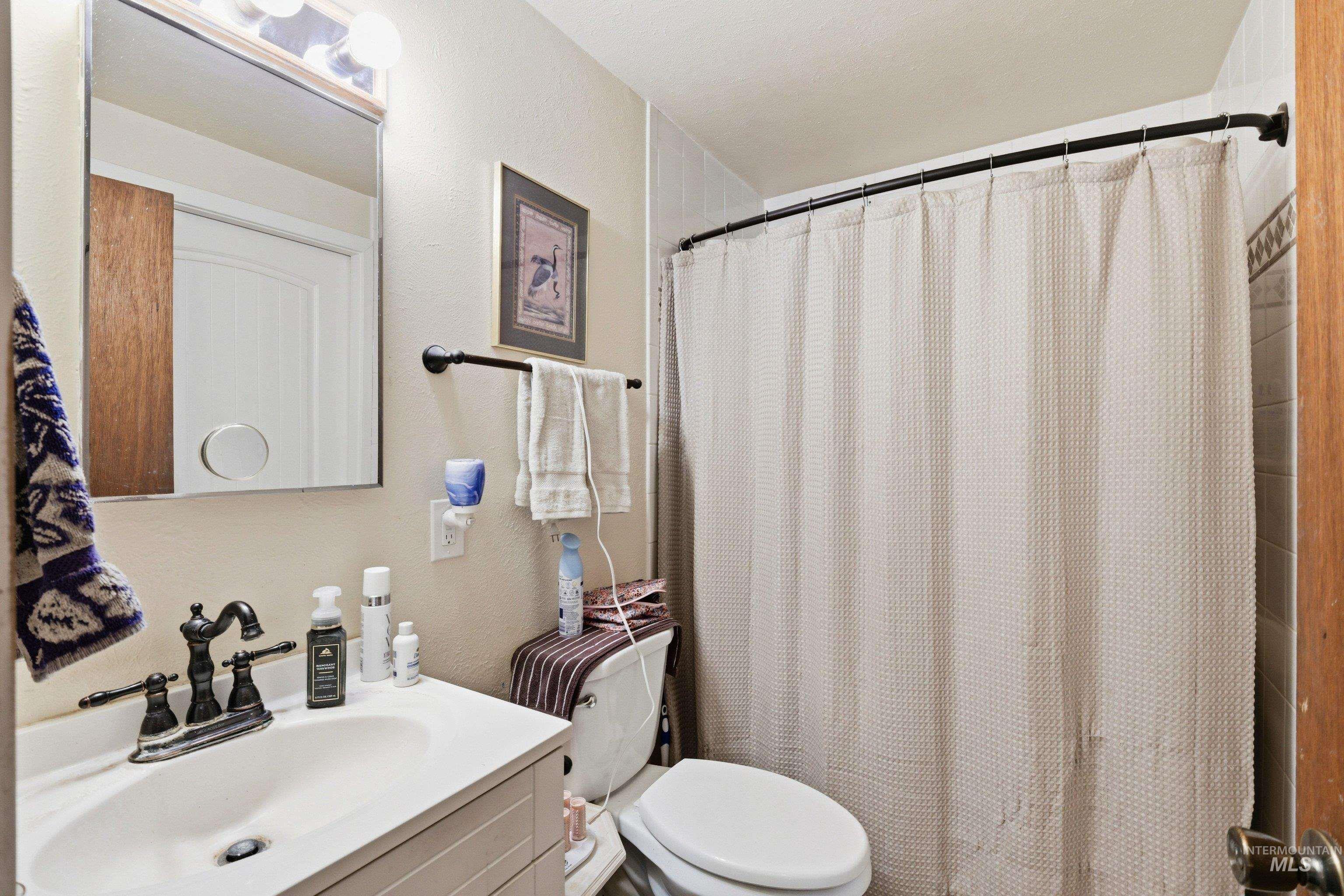 2706 N Middleton Rd., Nampa, Idaho 83651, 4 Bedrooms, 2 Bathrooms, Residential For Sale, Price $375,000, 98981104