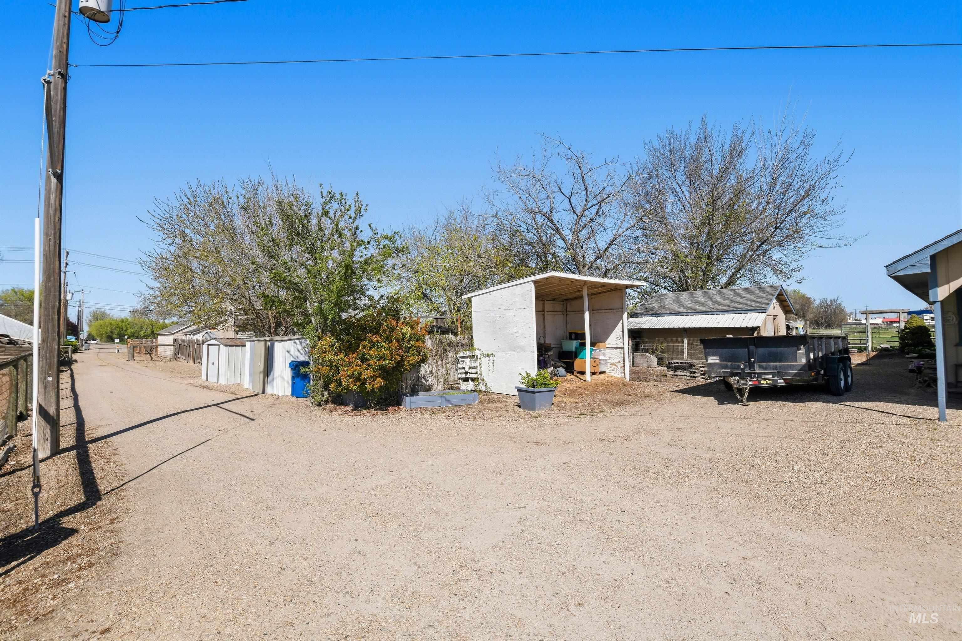 2706 N Middleton Rd., Nampa, Idaho 83651, 4 Bedrooms, 2 Bathrooms, Residential For Sale, Price $375,000, 98981104