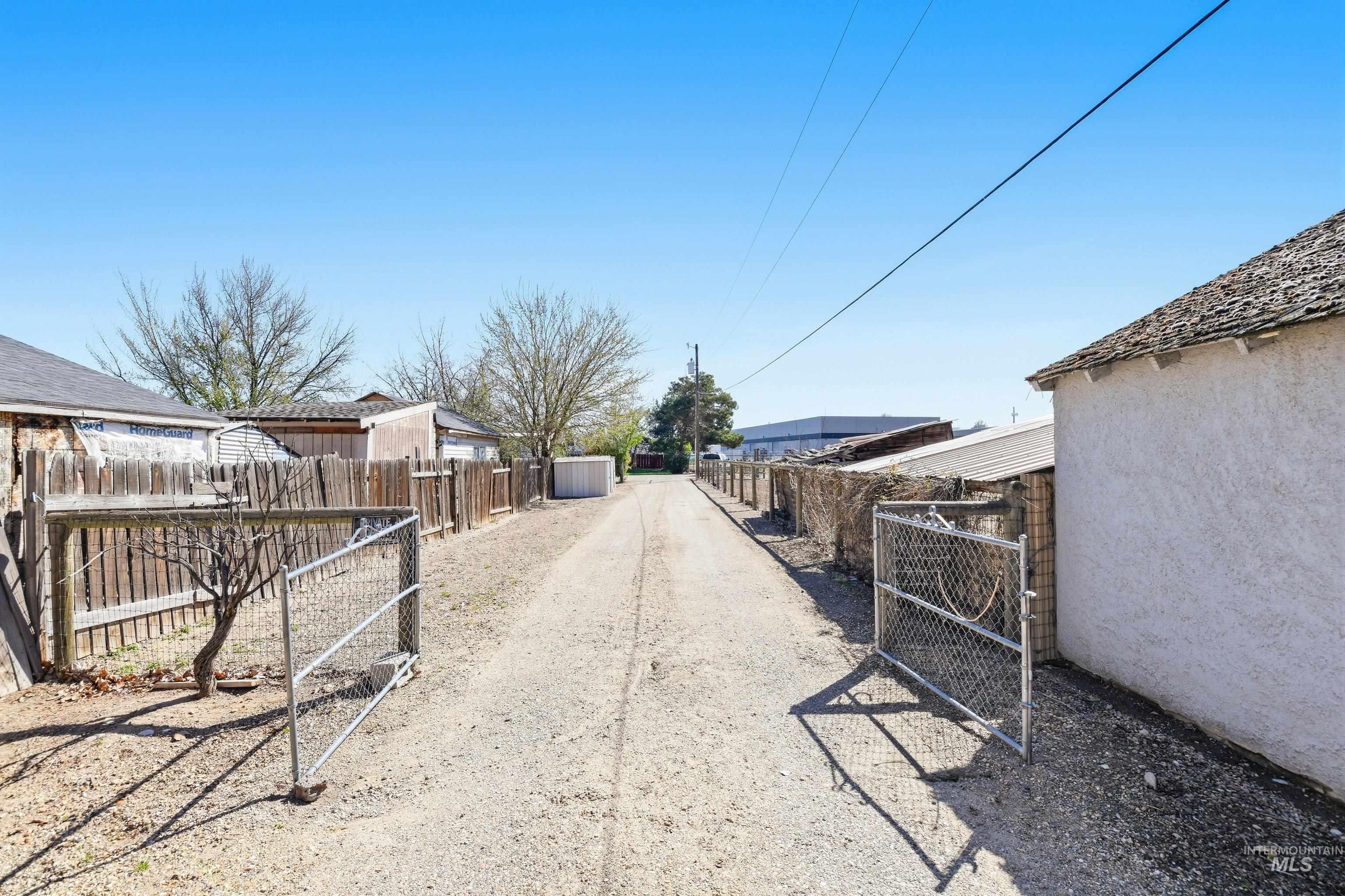 2706 N Middleton Rd., Nampa, Idaho 83651, 4 Bedrooms, 2 Bathrooms, Residential For Sale, Price $375,000, 98981104