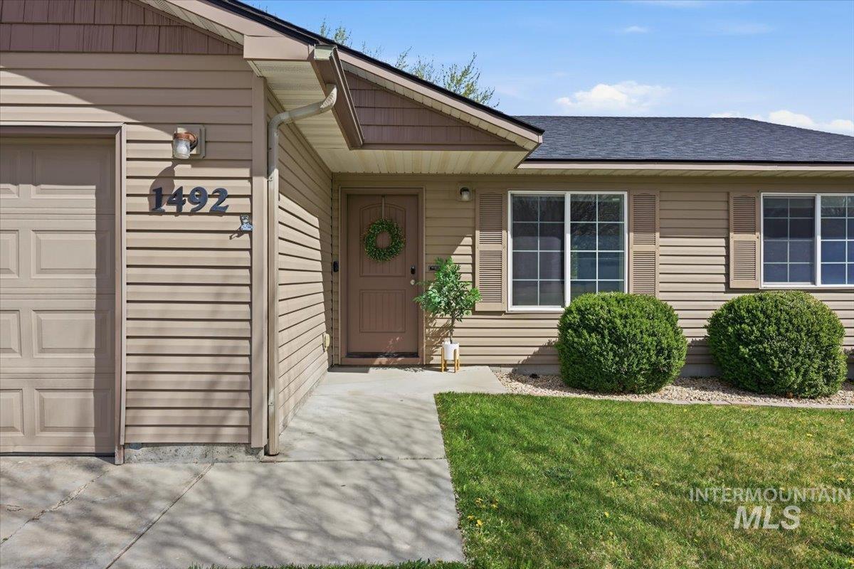 1492 S Kodiak Bear Pl, Kuna, Idaho 83634, 3 Bedrooms, 2 Bathrooms, Residential For Sale, Price $365,000, 98981105