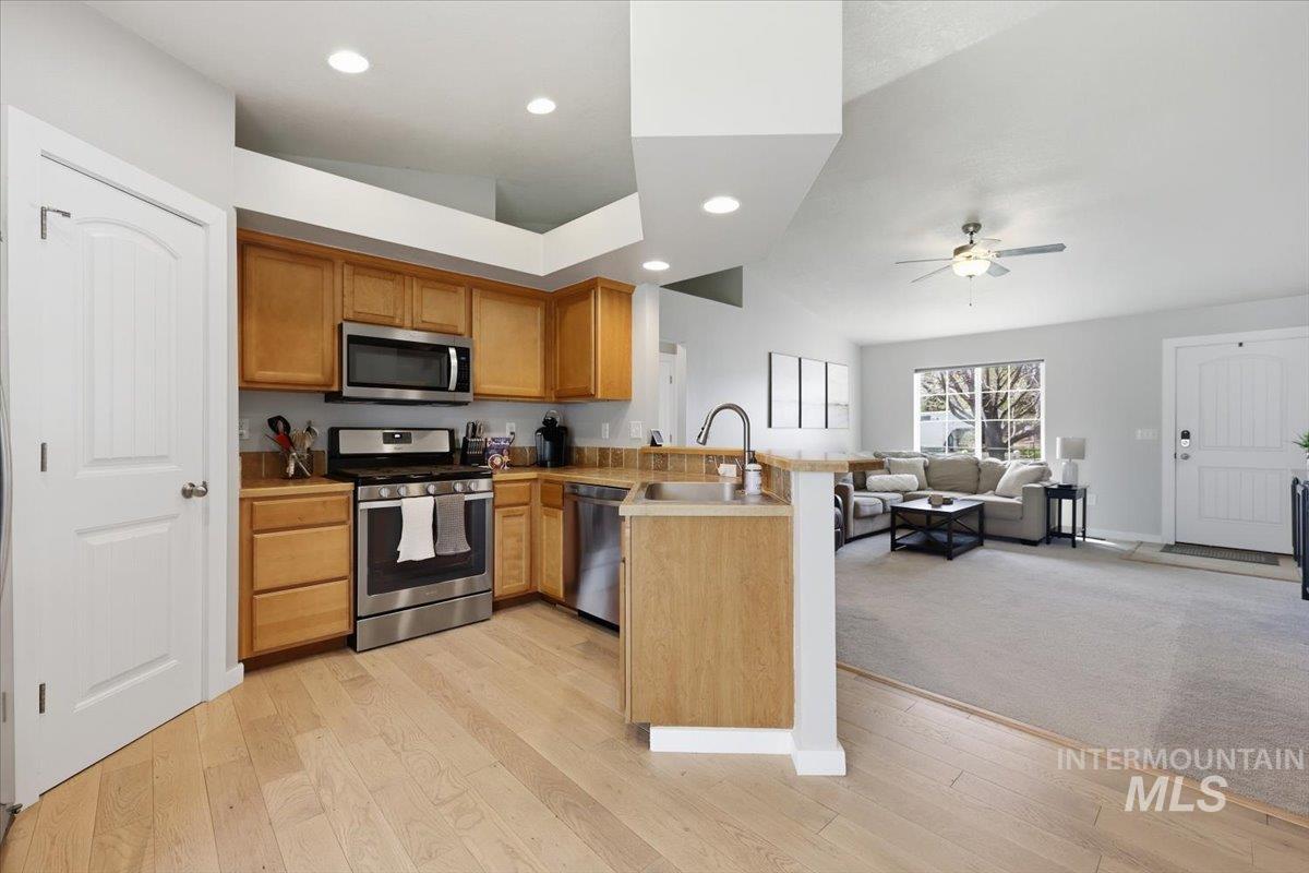 1492 S Kodiak Bear Pl, Kuna, Idaho 83634, 3 Bedrooms, 2 Bathrooms, Residential For Sale, Price $365,000, 98981105