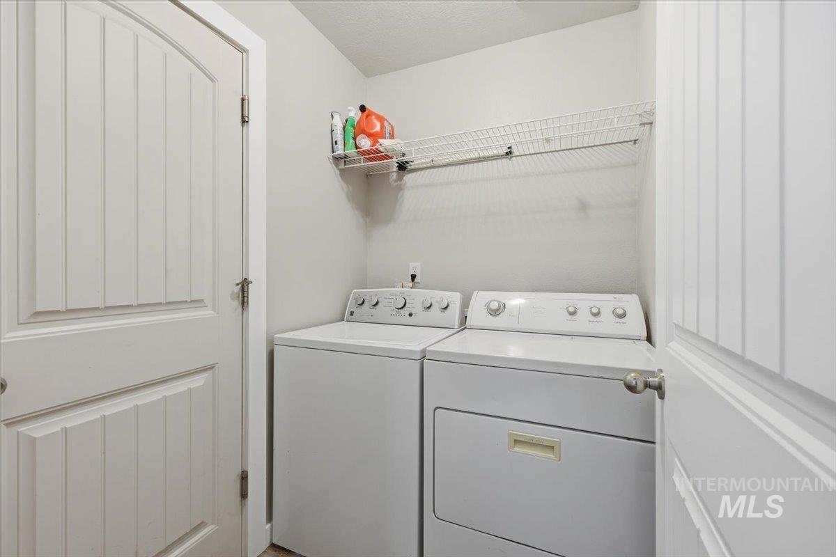 1492 S Kodiak Bear Pl, Kuna, Idaho 83634, 3 Bedrooms, 2 Bathrooms, Residential For Sale, Price $365,000, 98981105