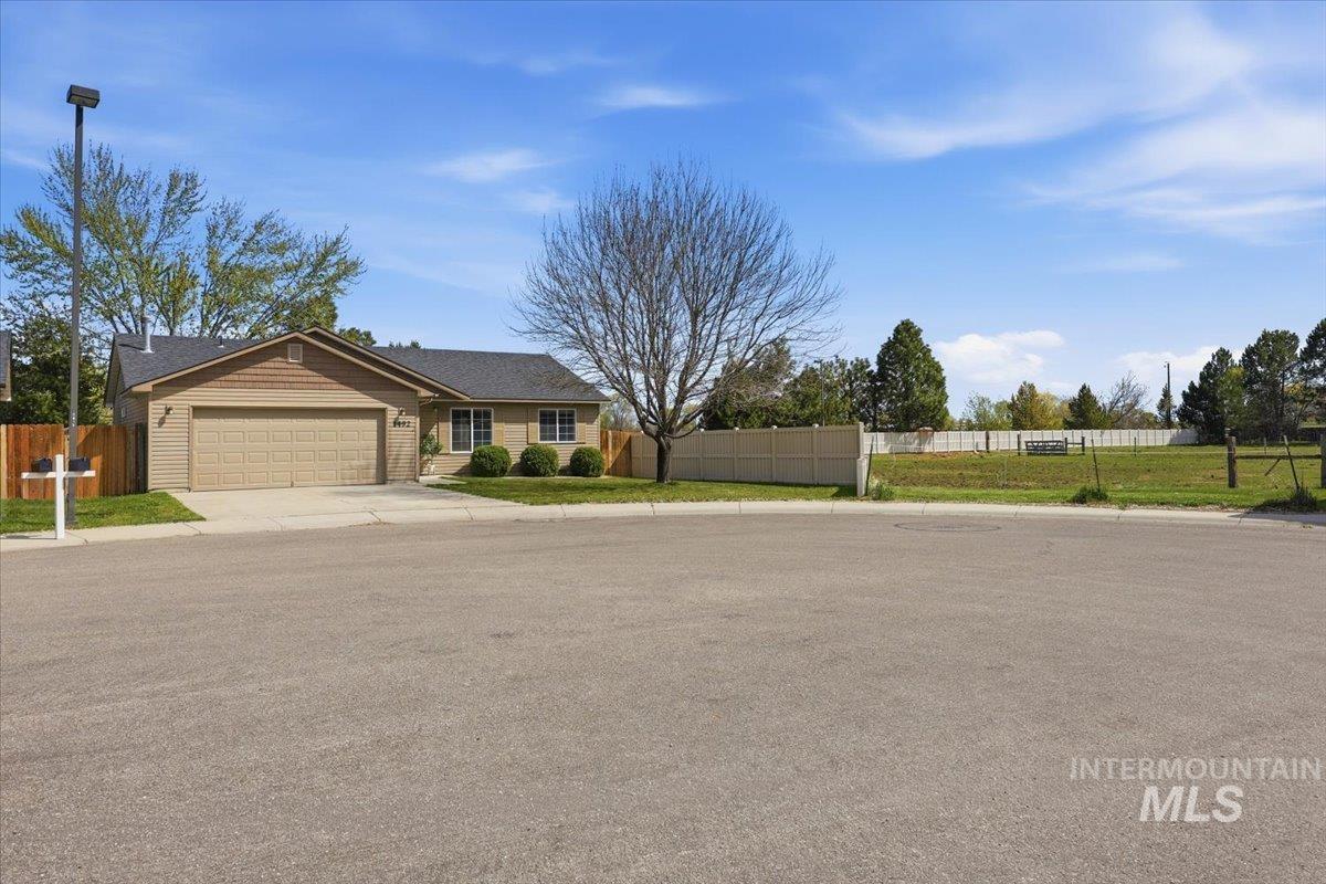 1492 S Kodiak Bear Pl, Kuna, Idaho 83634, 3 Bedrooms, 2 Bathrooms, Residential For Sale, Price $365,000, 98981105