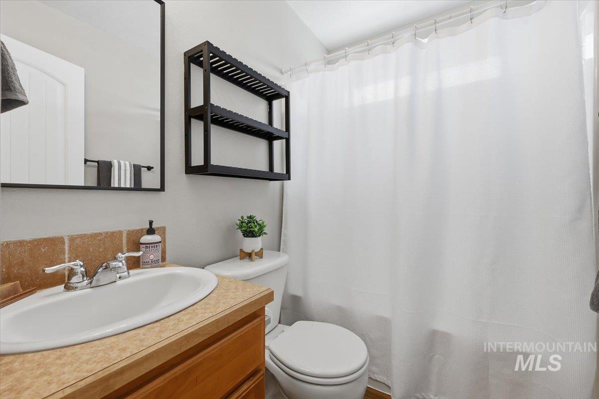 1492 S Kodiak Bear Pl, Kuna, Idaho 83634, 3 Bedrooms, 2 Bathrooms, Residential For Sale, Price $365,000, 98981105