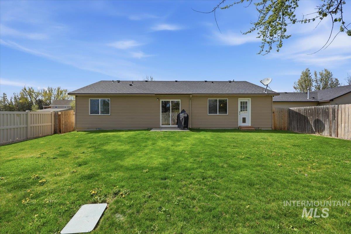 1492 S Kodiak Bear Pl, Kuna, Idaho 83634, 3 Bedrooms, 2 Bathrooms, Residential For Sale, Price $365,000, 98981105