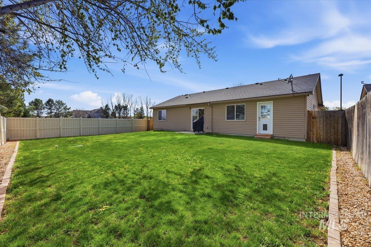 1492 S Kodiak Bear Pl, Kuna, Idaho 83634, 3 Bedrooms, 2 Bathrooms, Residential For Sale, Price $365,000, 98981105