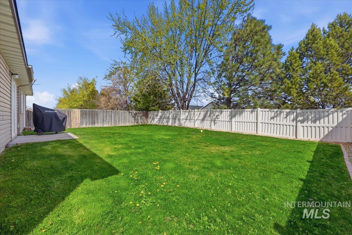 1492 S Kodiak Bear Pl, Kuna, Idaho 83634, 3 Bedrooms, 2 Bathrooms, Residential For Sale, Price $365,000, 98981105