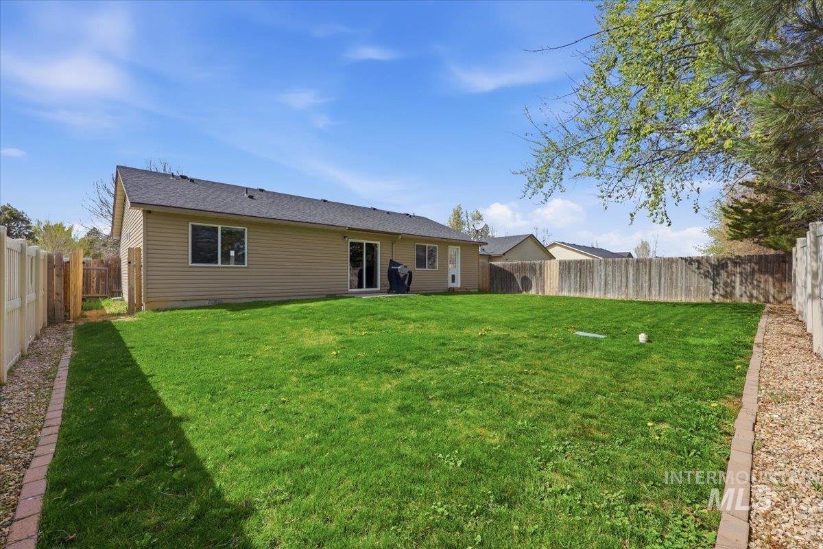 1492 S Kodiak Bear Pl, Kuna, Idaho 83634, 3 Bedrooms, 2 Bathrooms, Residential For Sale, Price $365,000, 98981105