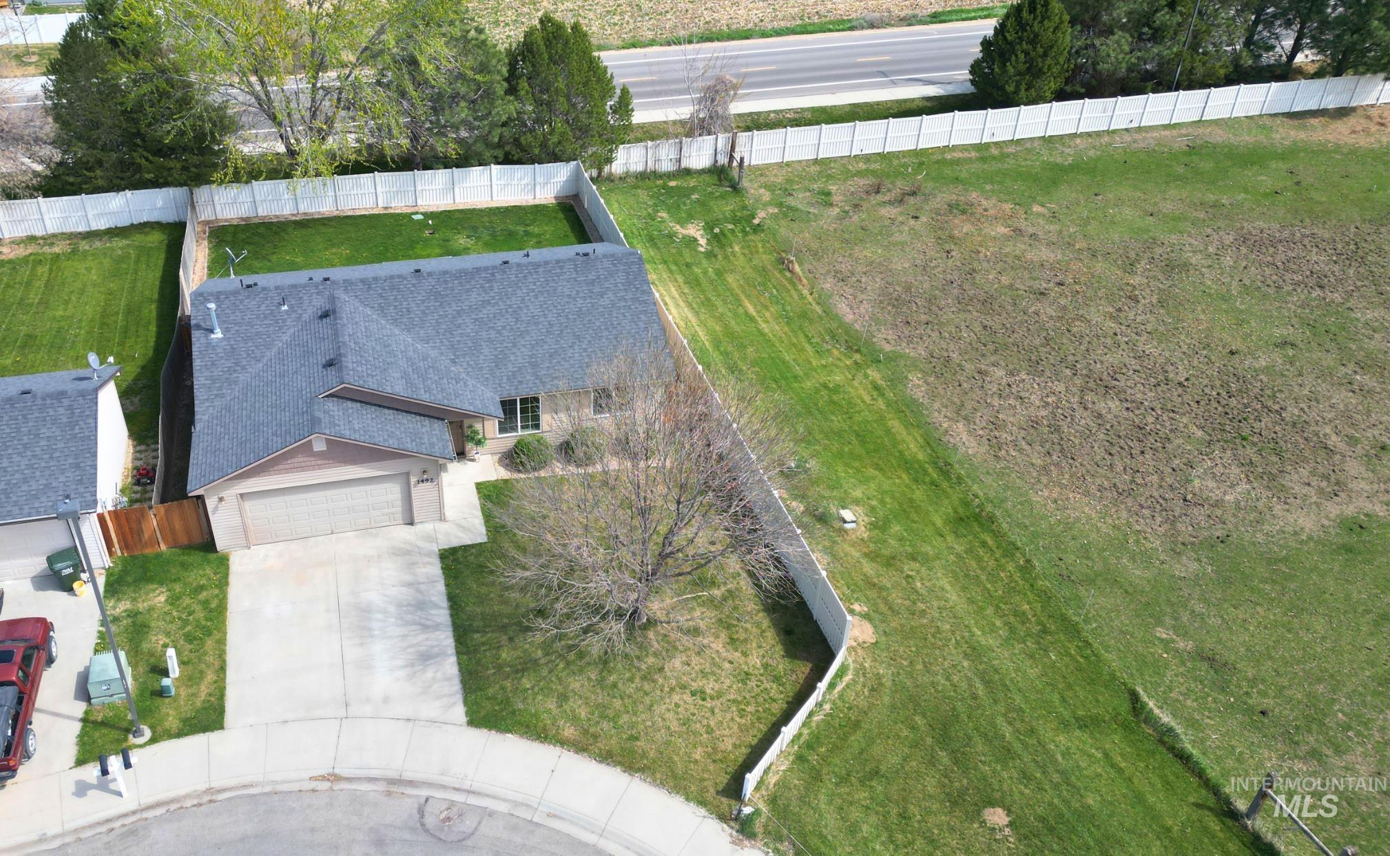 1492 S Kodiak Bear Pl, Kuna, Idaho 83634, 3 Bedrooms, 2 Bathrooms, Residential For Sale, Price $365,000, 98981105