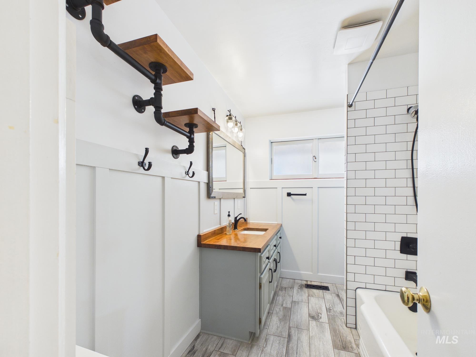 1156 14th Ave, Lewiston, Idaho 83501, 2 Bedrooms, 1 Bathroom, Residential For Sale, Price $395,000, 98981107