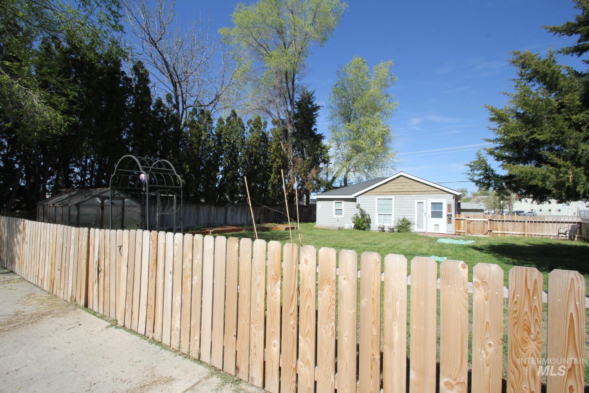 1023 E Elgin St, Caldwell, Idaho 83605, 2 Bedrooms, 1 Bathroom, Residential For Sale, Price $271,999, 98981113