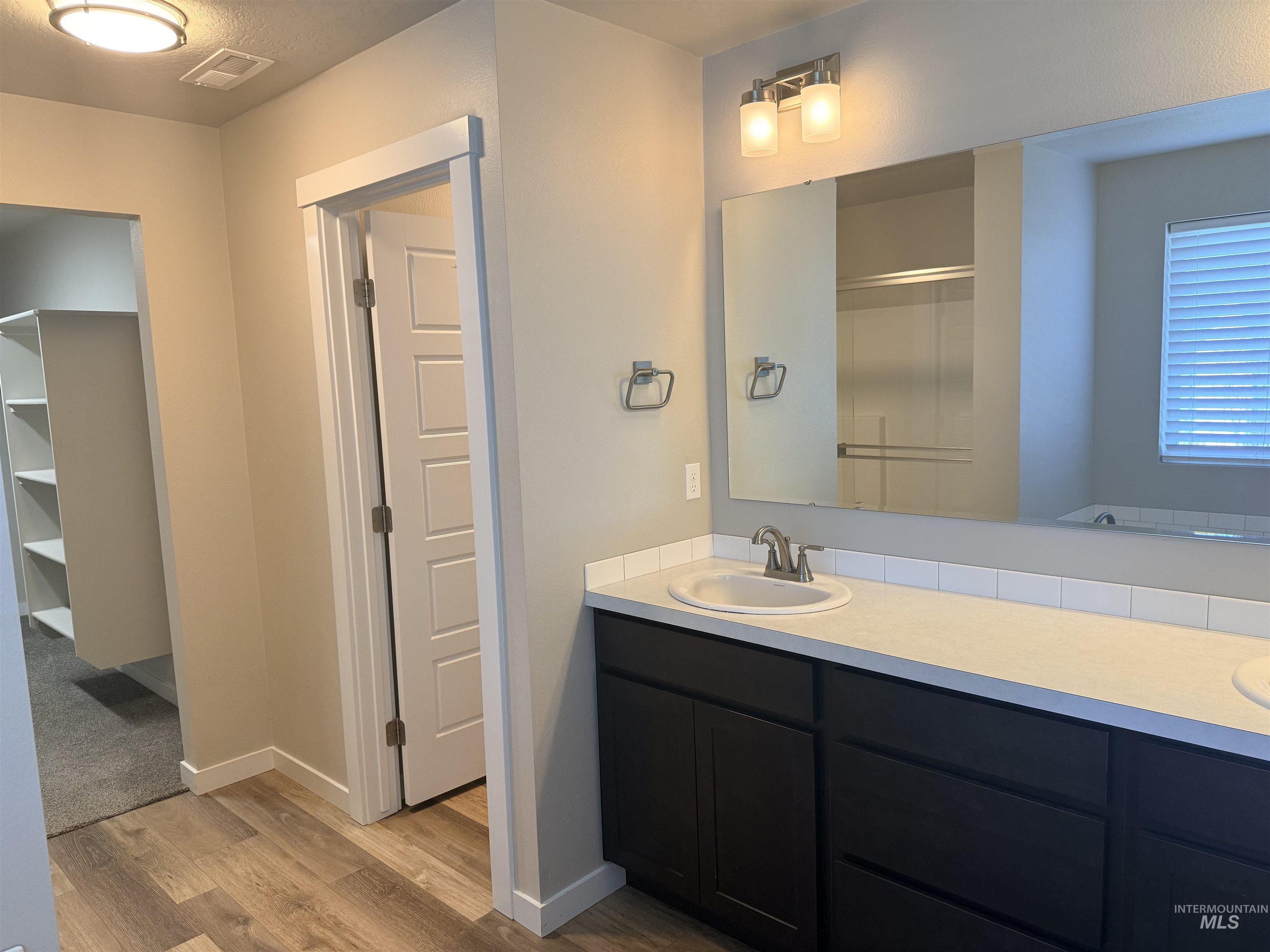 1093 N Bowknot Lake Pl, Star, Idaho 83669, 5 Bedrooms, 2.5 Bathrooms, Residential For Sale, Price $564,900, 98981115