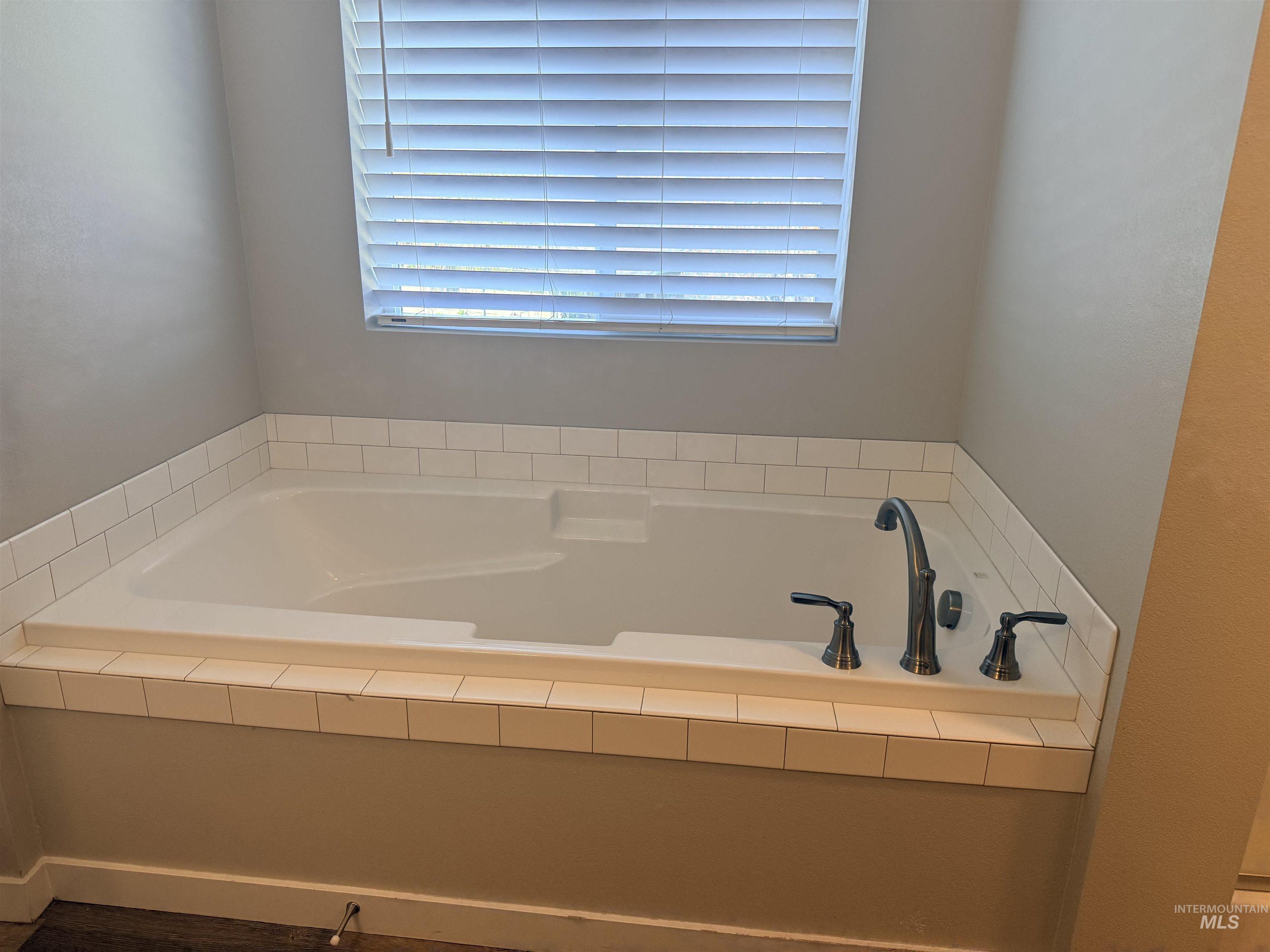 1093 N Bowknot Lake Pl, Star, Idaho 83669, 5 Bedrooms, 2.5 Bathrooms, Residential For Sale, Price $564,900, 98981115