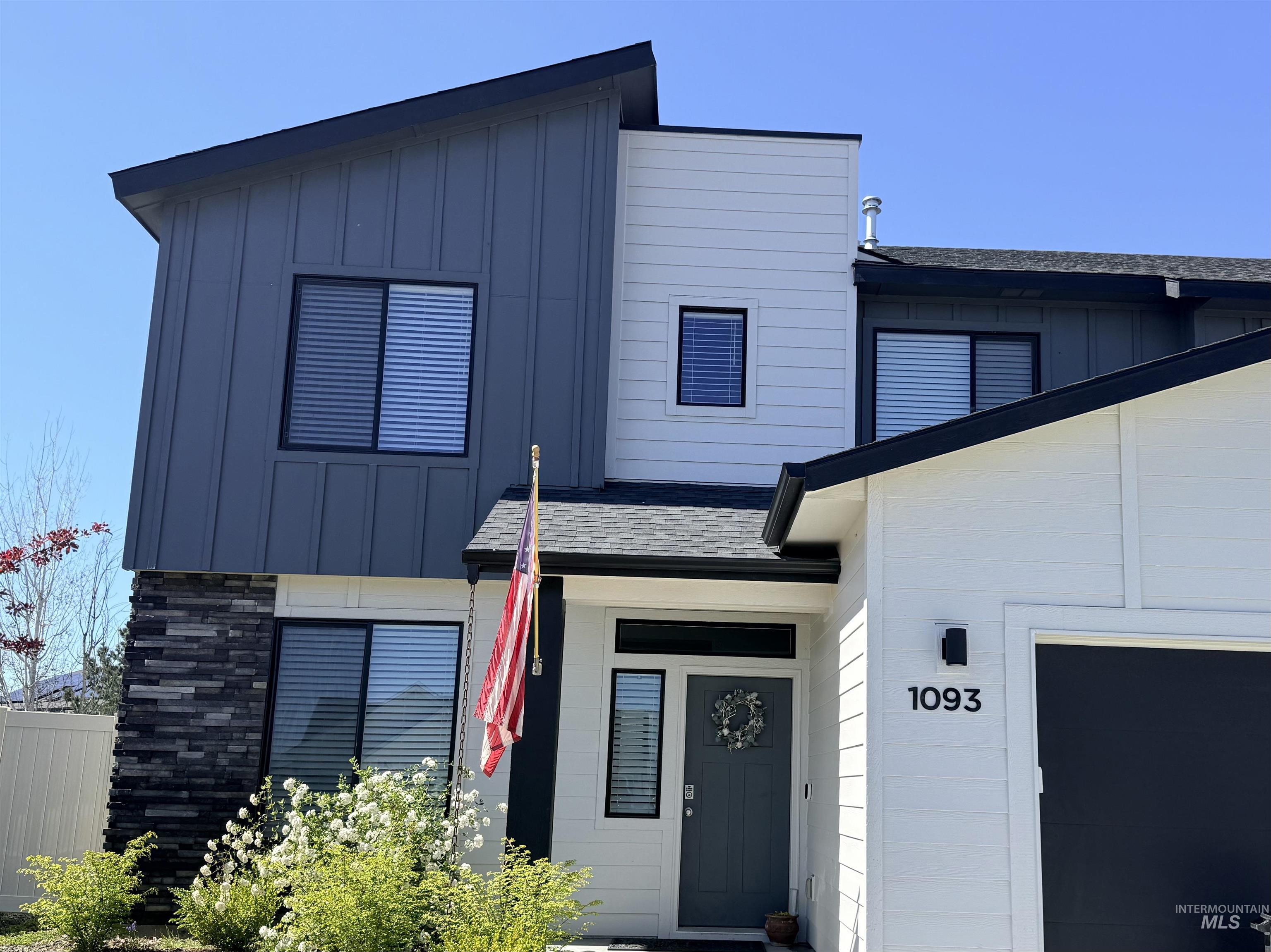 1093 N Bowknot Lake Pl, Star, Idaho 83669, 5 Bedrooms, 2.5 Bathrooms, Residential For Sale, Price $564,900, 98981115