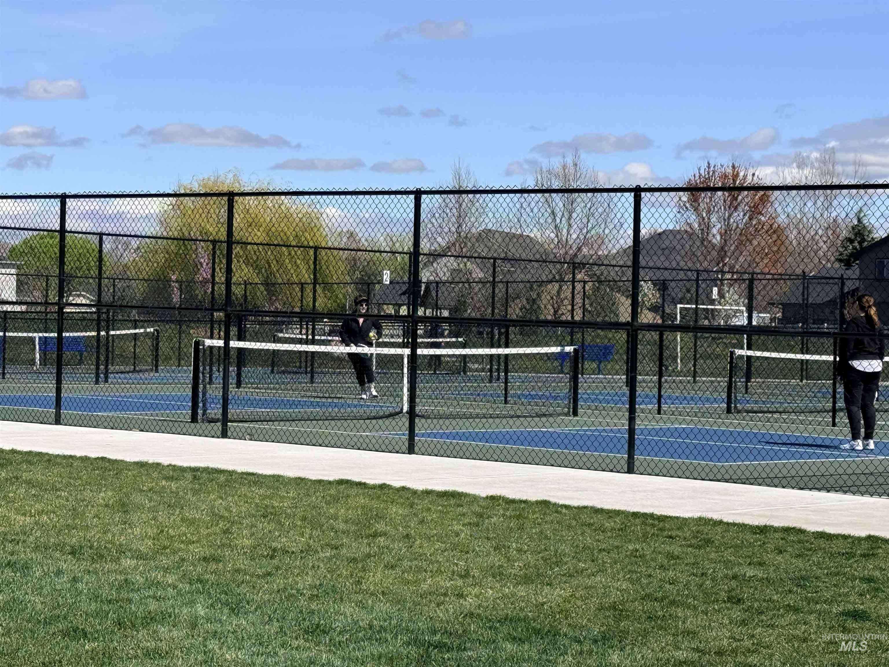 1093 N Bowknot Lake Pl, Star, Idaho 83669, 5 Bedrooms, 2.5 Bathrooms, Residential For Sale, Price $564,900, 98981115