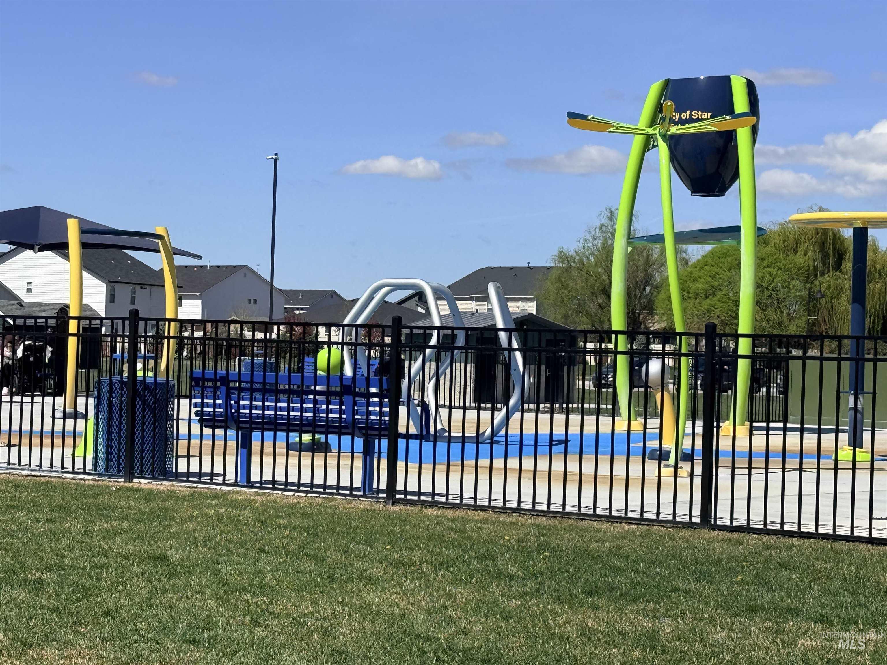 1093 N Bowknot Lake Pl, Star, Idaho 83669, 5 Bedrooms, 2.5 Bathrooms, Residential For Sale, Price $564,900, 98981115