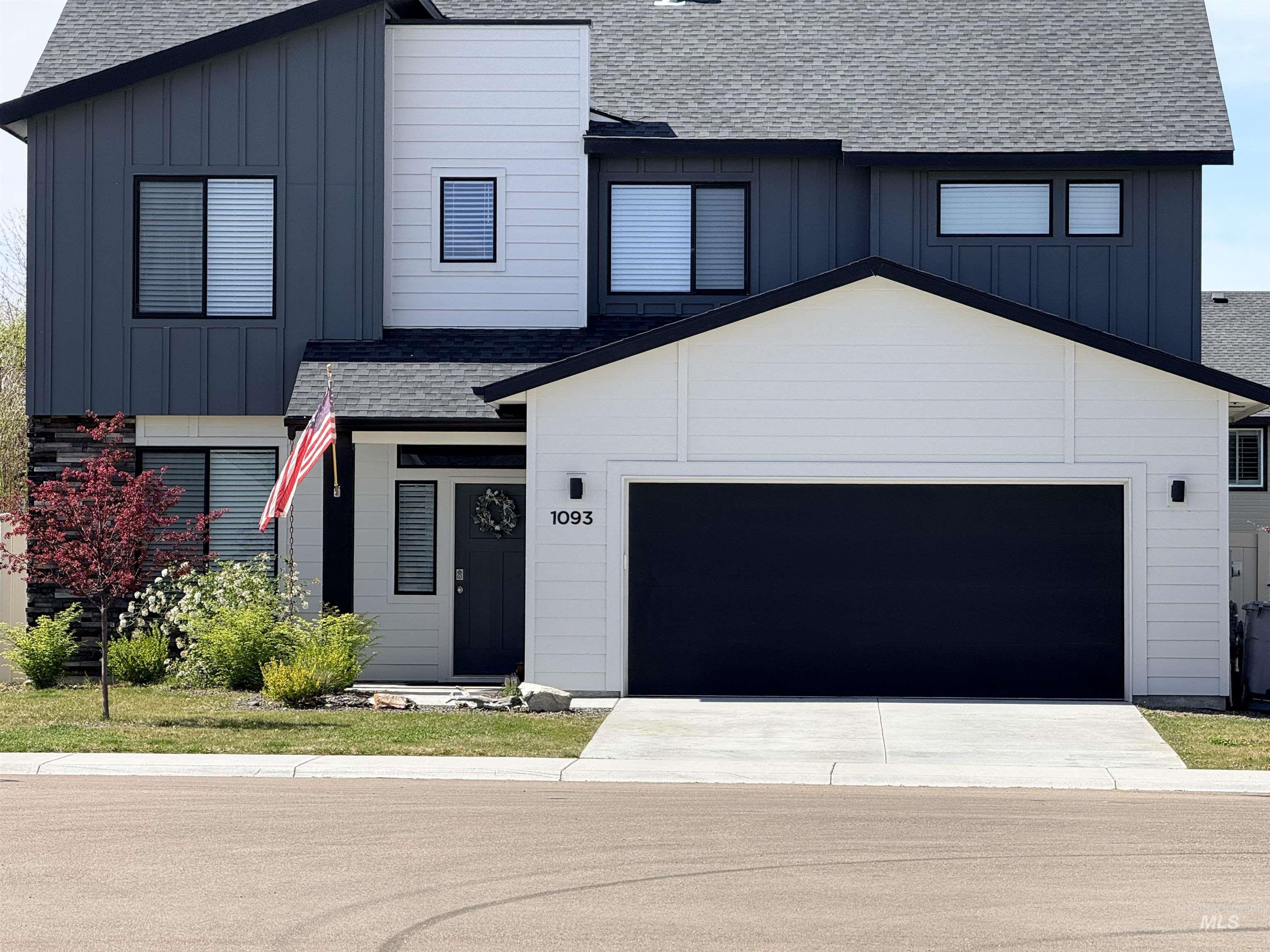 1093 N Bowknot Lake Pl, Star, Idaho 83669, 5 Bedrooms, 2.5 Bathrooms, Residential For Sale, Price $564,900, 98981115