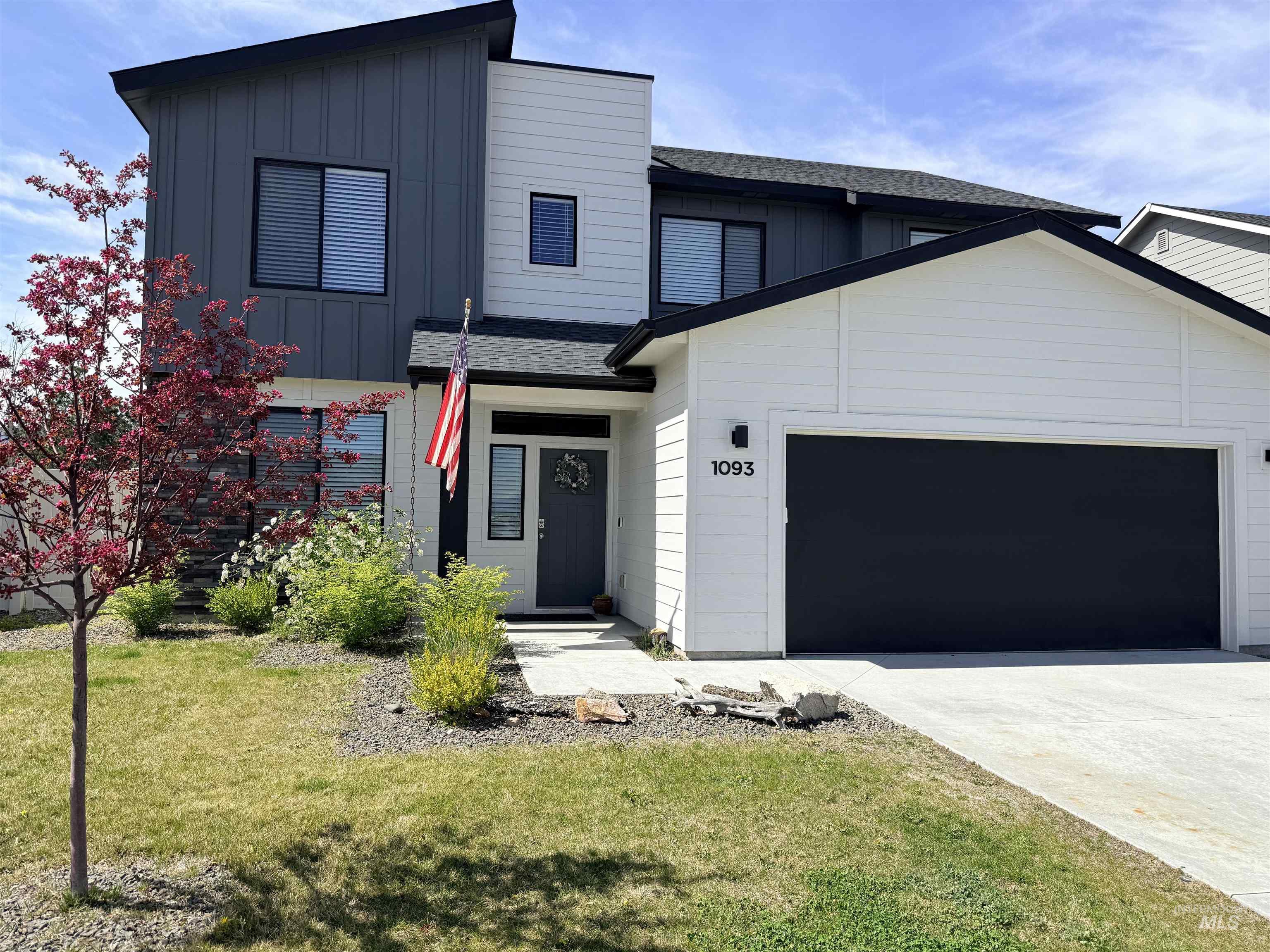 1093 N Bowknot Lake Pl, Star, Idaho 83669, 5 Bedrooms, 2.5 Bathrooms, Residential For Sale, Price $564,900, 98981115