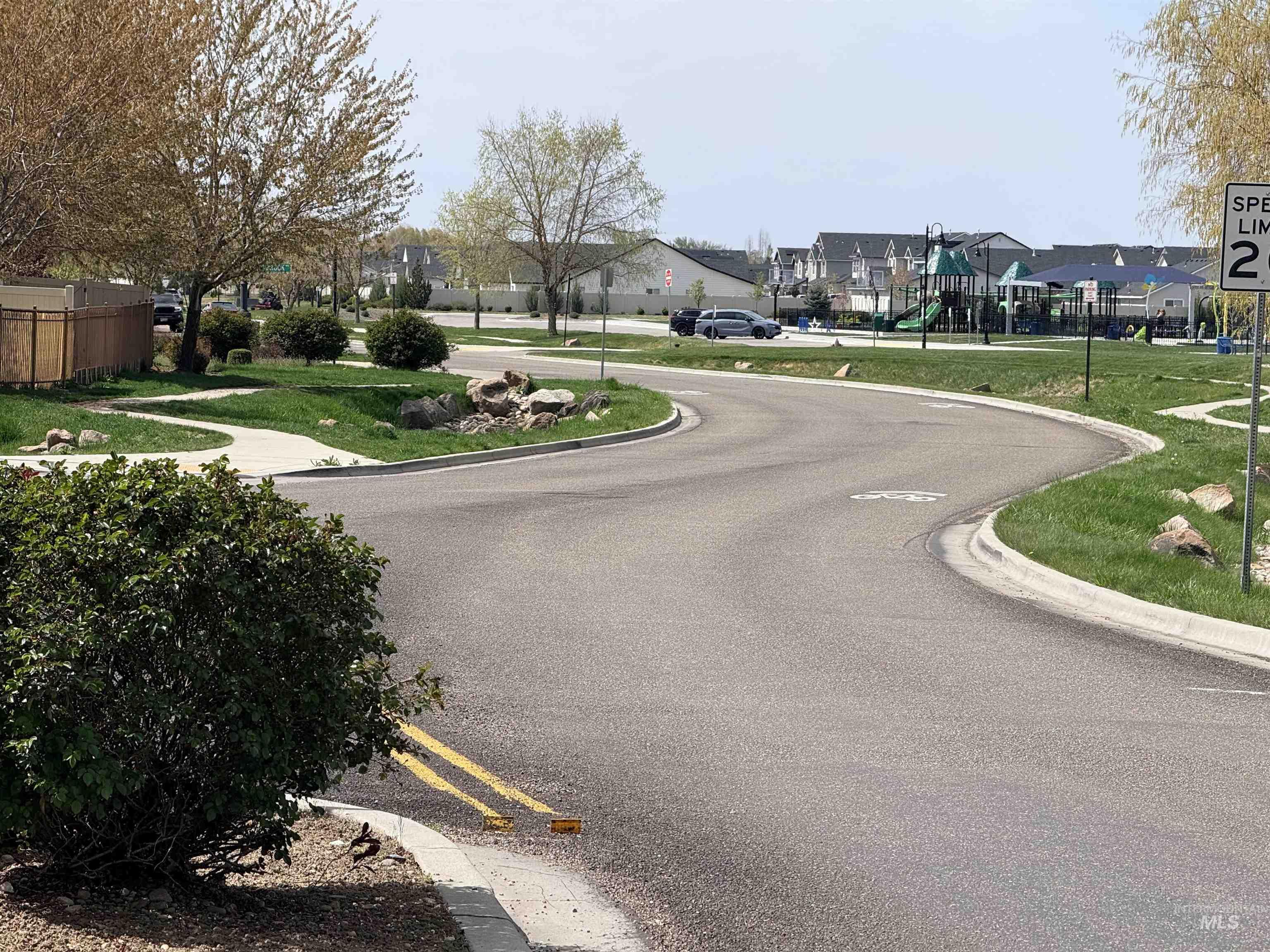 1093 N Bowknot Lake Pl, Star, Idaho 83669, 5 Bedrooms, 2.5 Bathrooms, Residential For Sale, Price $564,900, 98981115