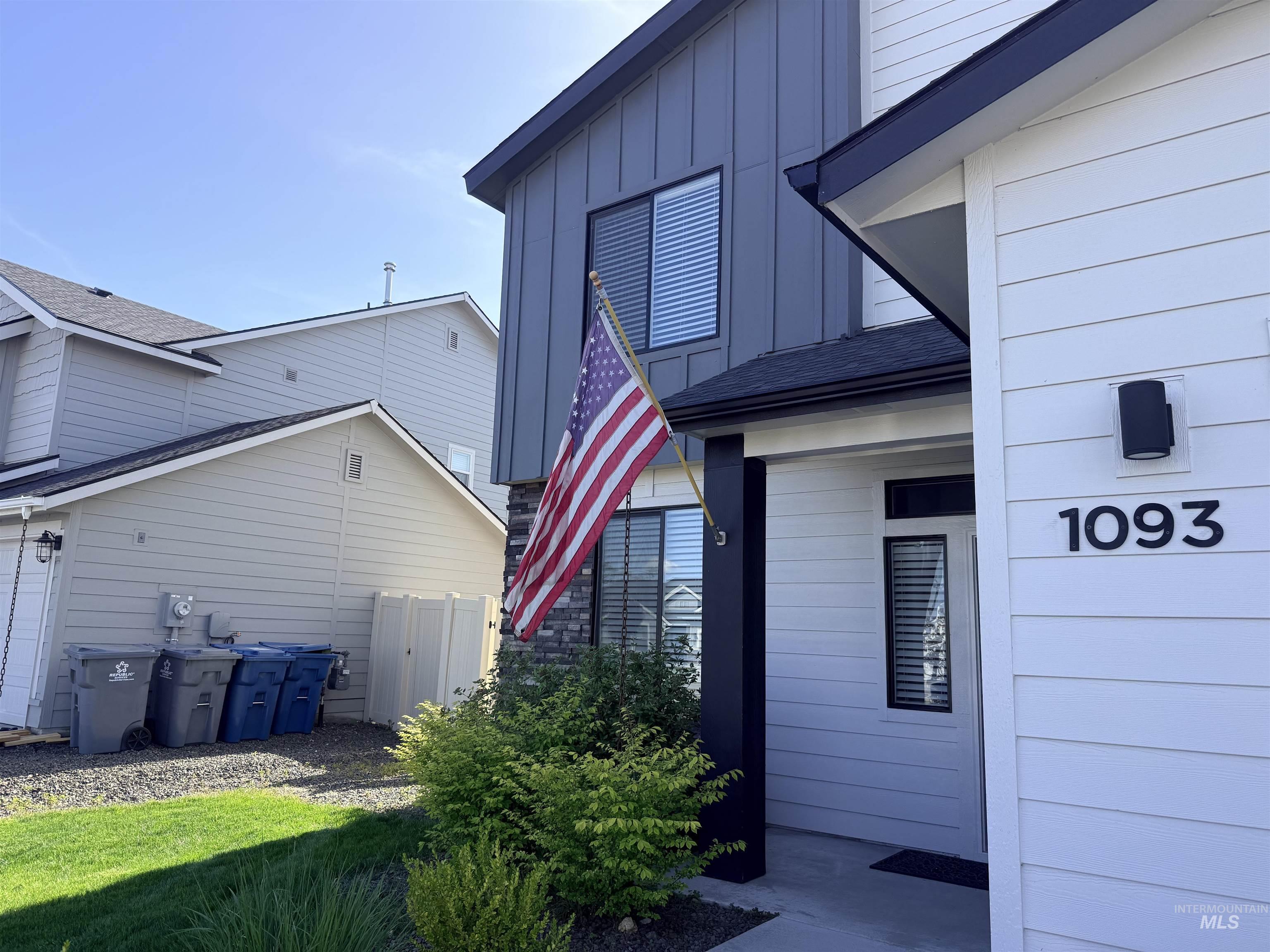 1093 N Bowknot Lake Pl, Star, Idaho 83669, 5 Bedrooms, 2.5 Bathrooms, Residential For Sale, Price $564,900,MLS 98981115