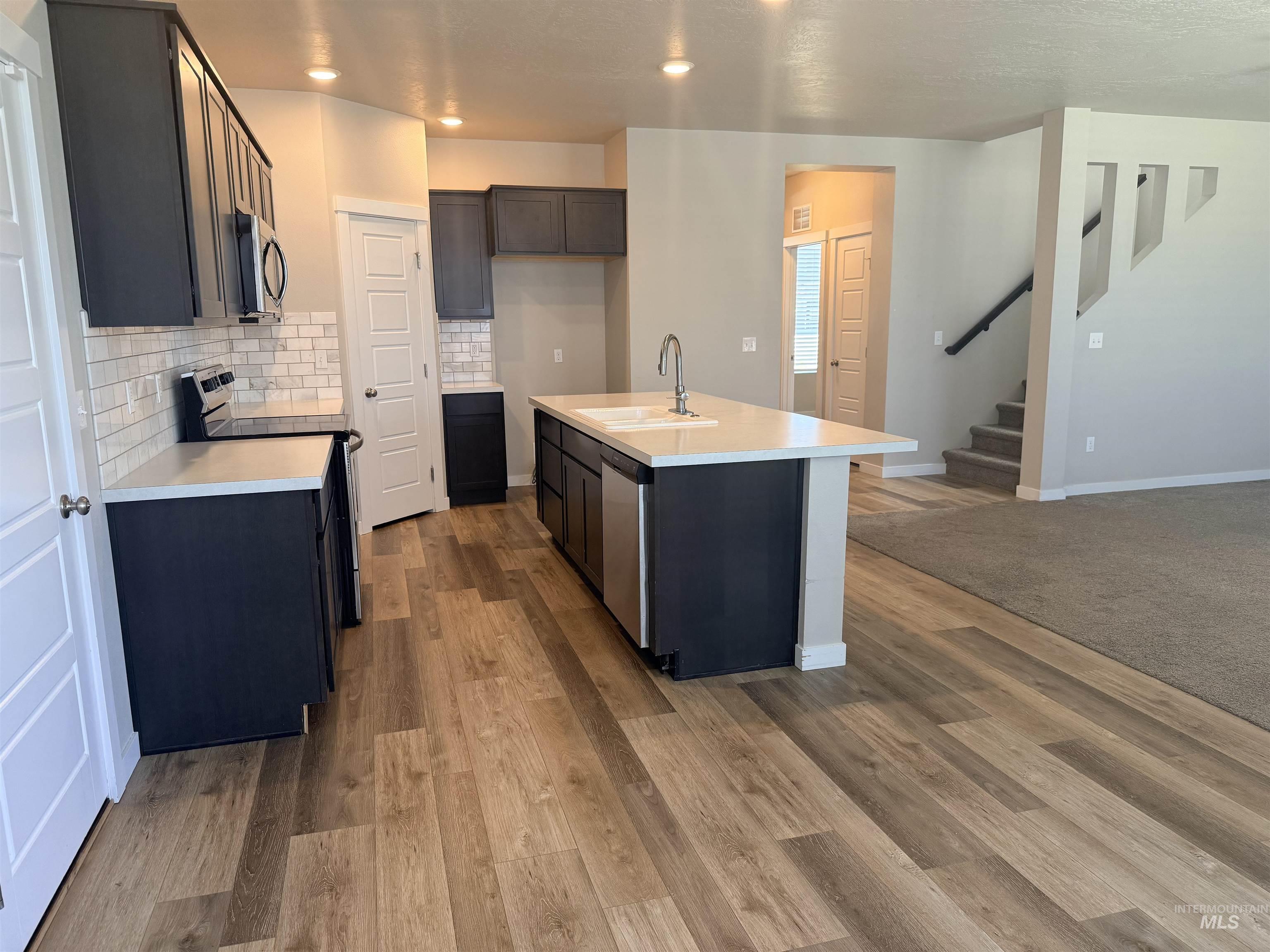 1093 N Bowknot Lake Pl, Star, Idaho 83669, 5 Bedrooms, 2.5 Bathrooms, Residential For Sale, Price $564,900, 98981115