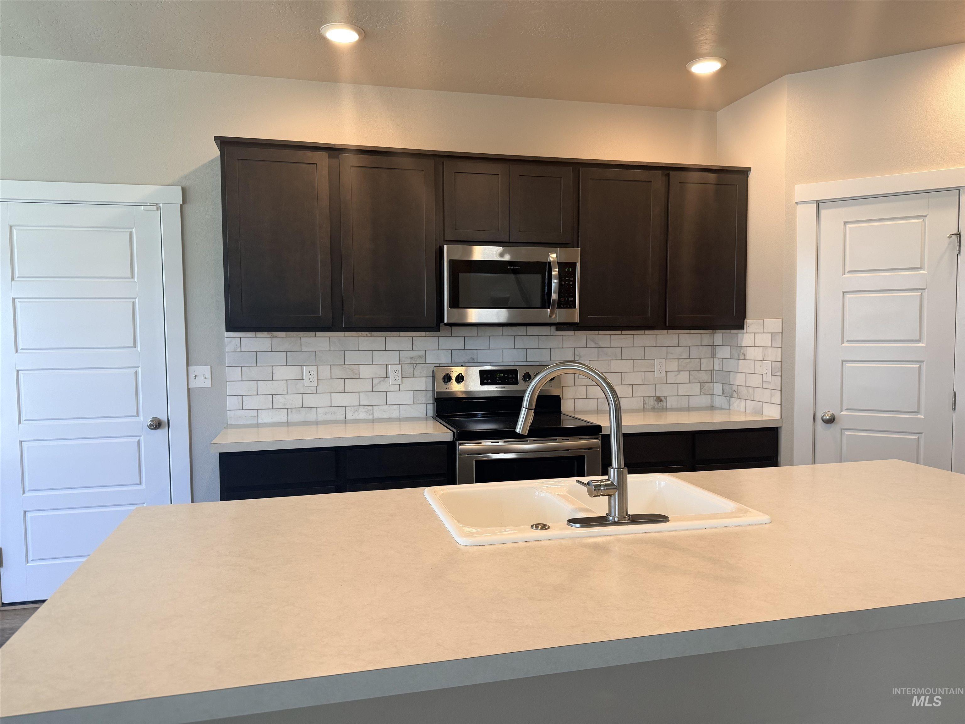 1093 N Bowknot Lake Pl, Star, Idaho 83669, 5 Bedrooms, 2.5 Bathrooms, Residential For Sale, Price $564,900, 98981115