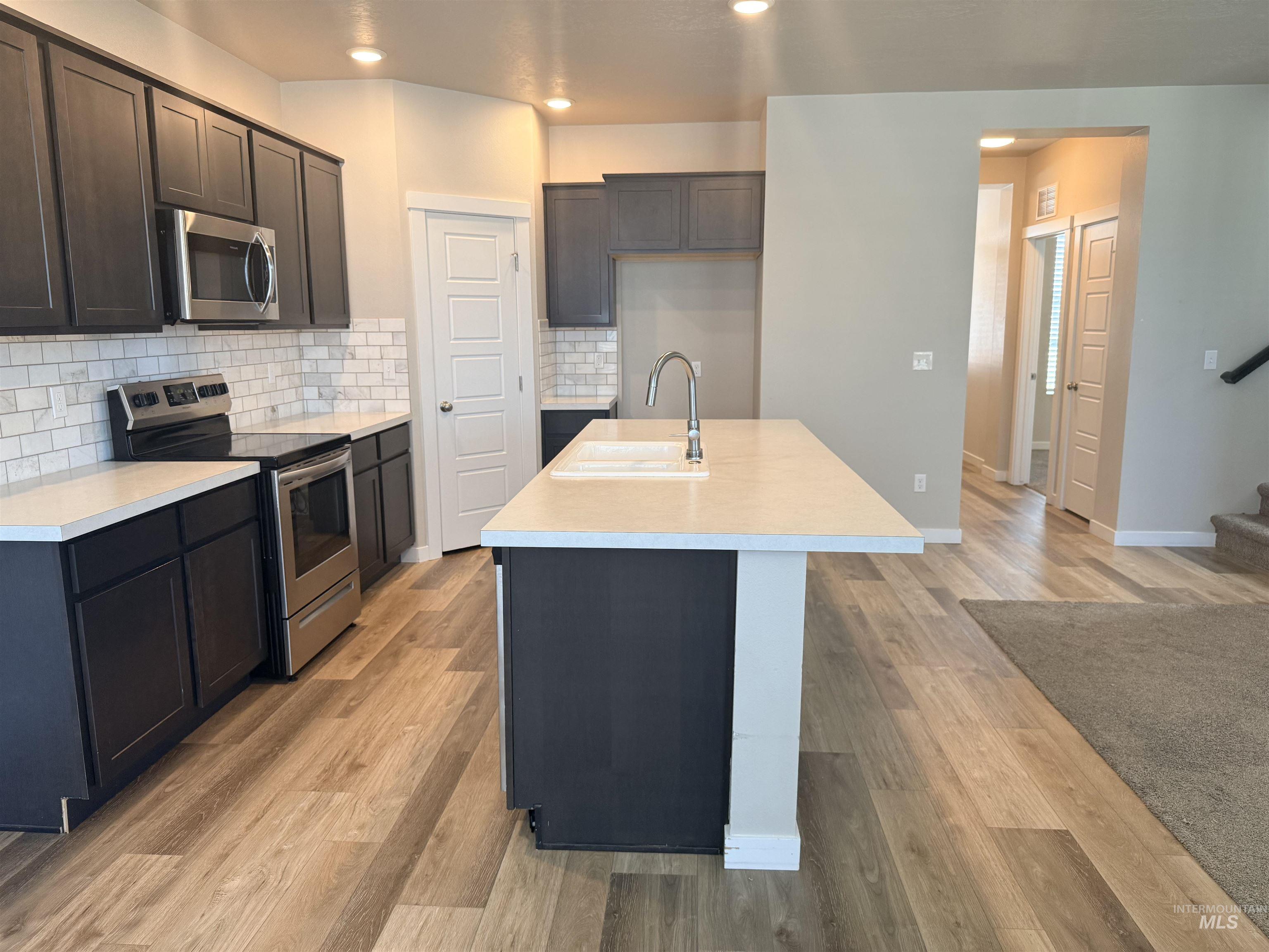 1093 N Bowknot Lake Pl, Star, Idaho 83669, 5 Bedrooms, 2.5 Bathrooms, Residential For Sale, Price $564,900, 98981115